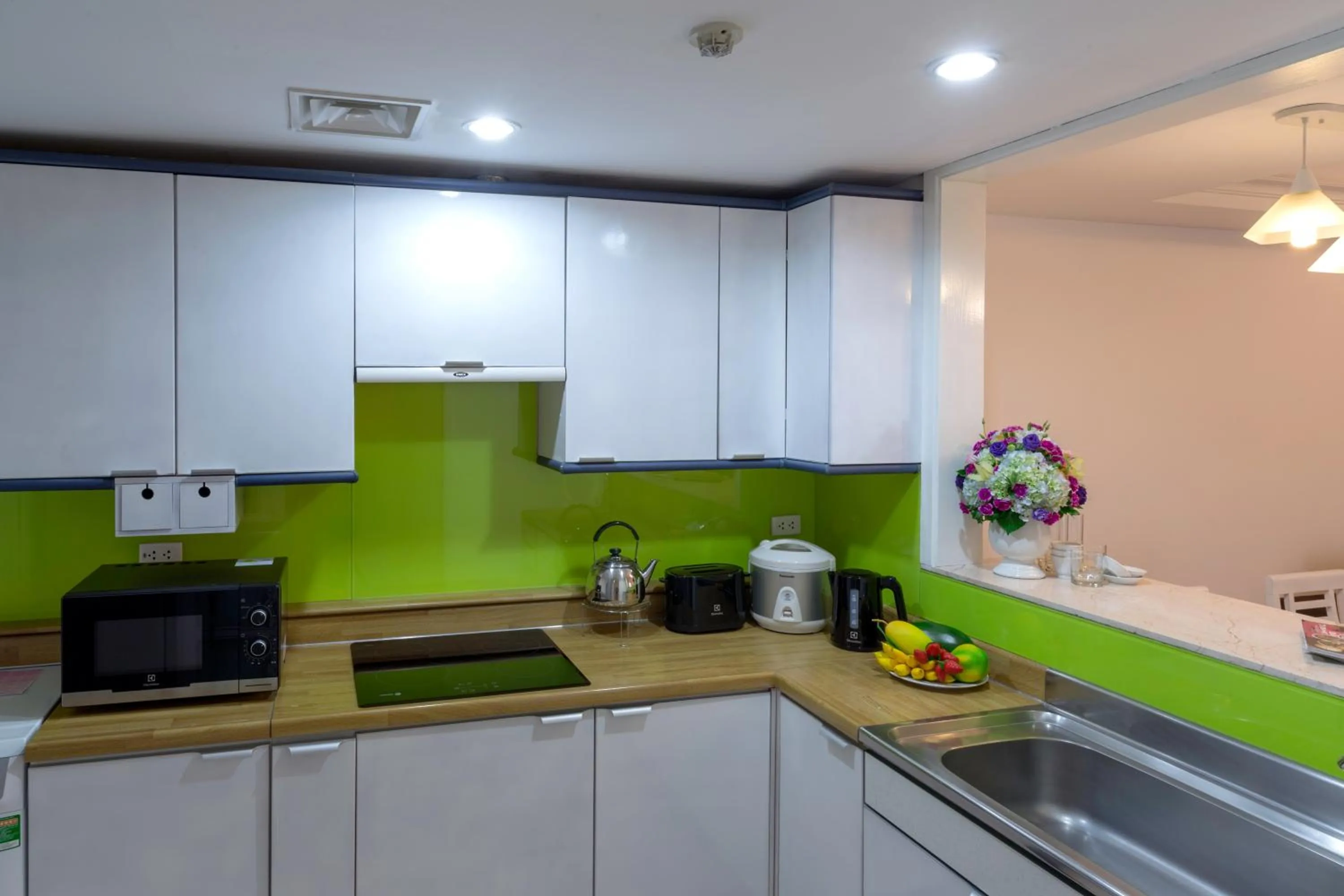 Kitchen or kitchenette in Rose Garden Residences