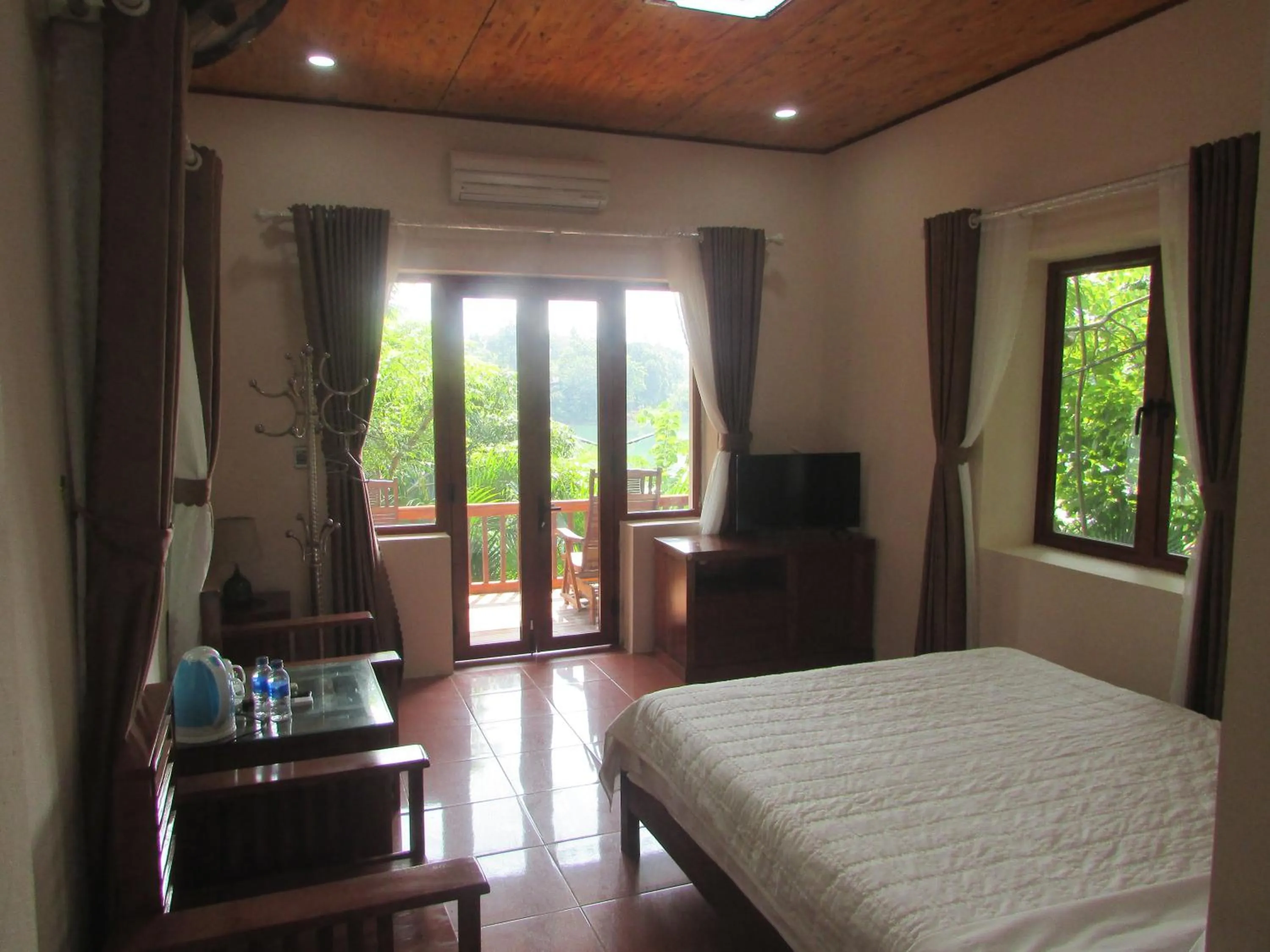 Photo of the whole room in Truong Xuan Ecolodge