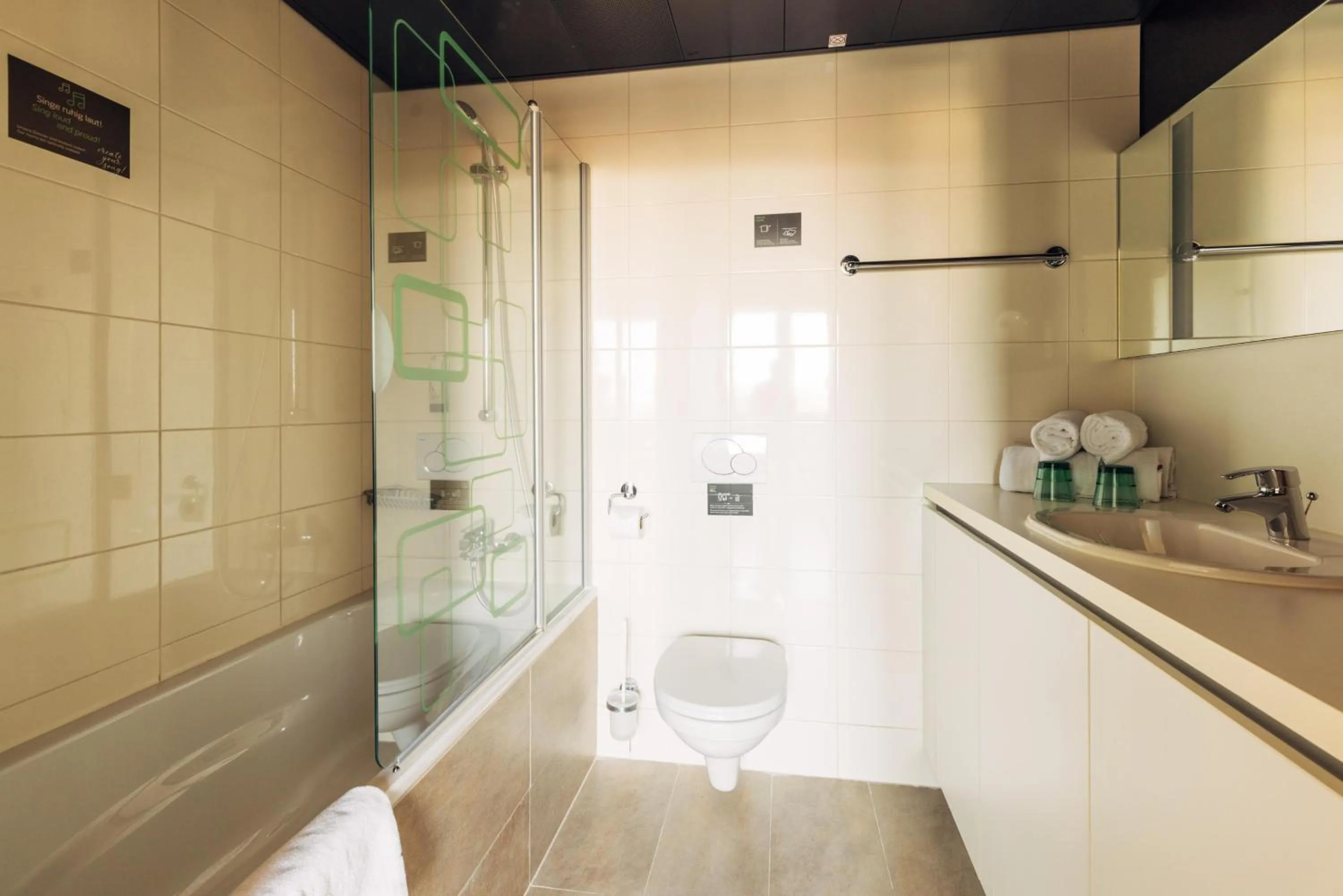 Bathroom in harry's home Hart bei Graz hotel & apartments