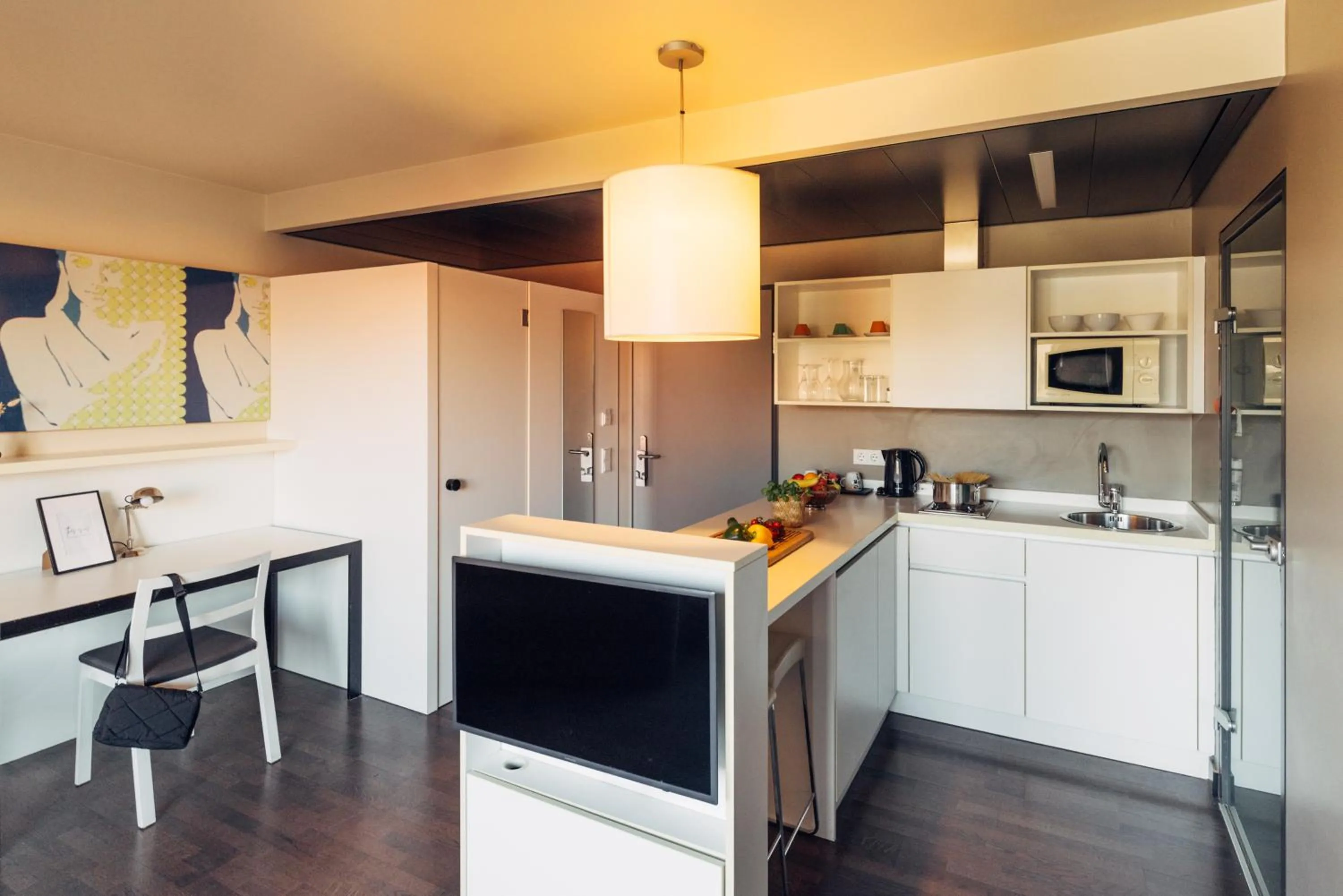 Kitchen or kitchenette in harry's home Hart bei Graz hotel & apartments