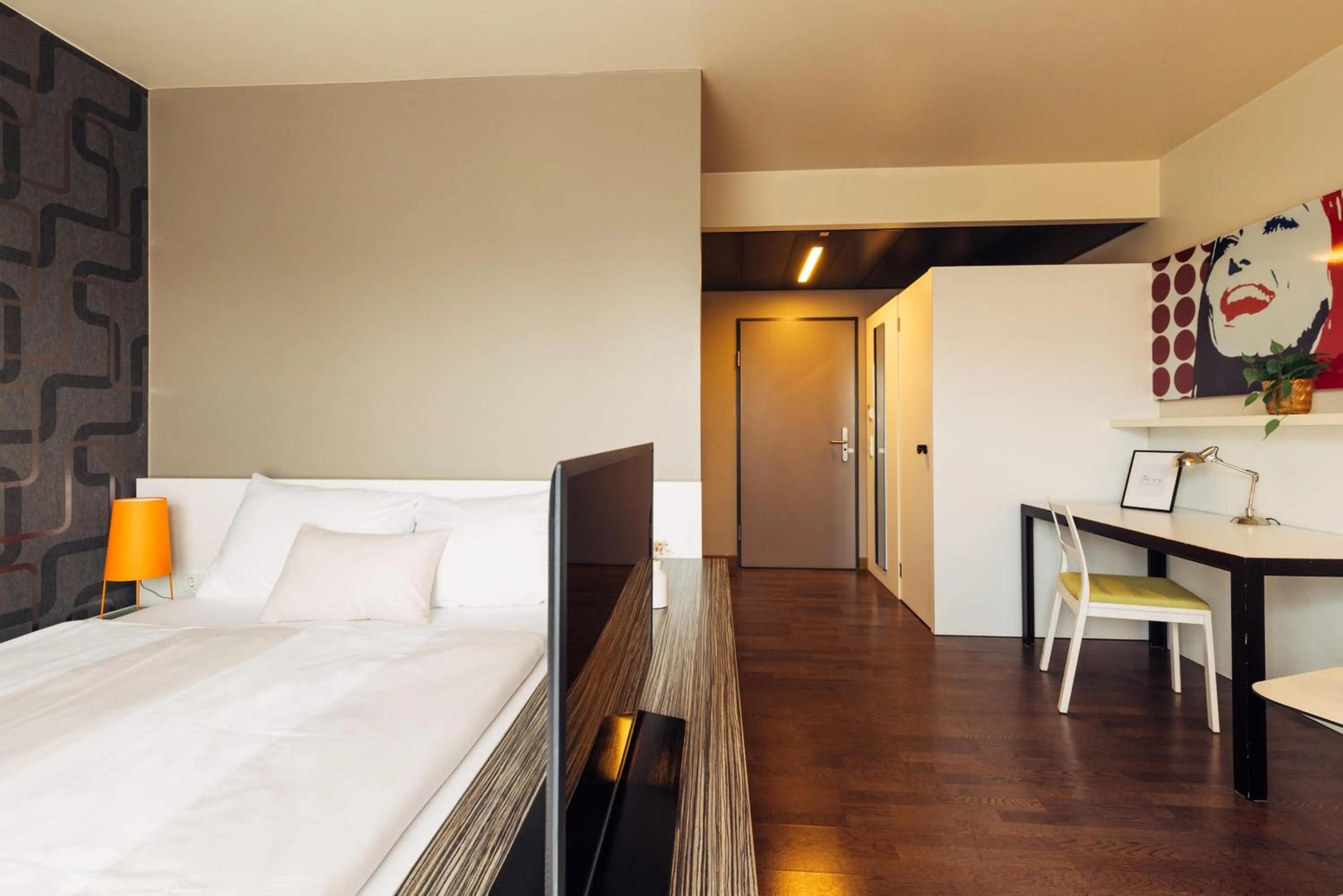 Photo of the whole room, Bed in harry's home Hart bei Graz hotel & apartments