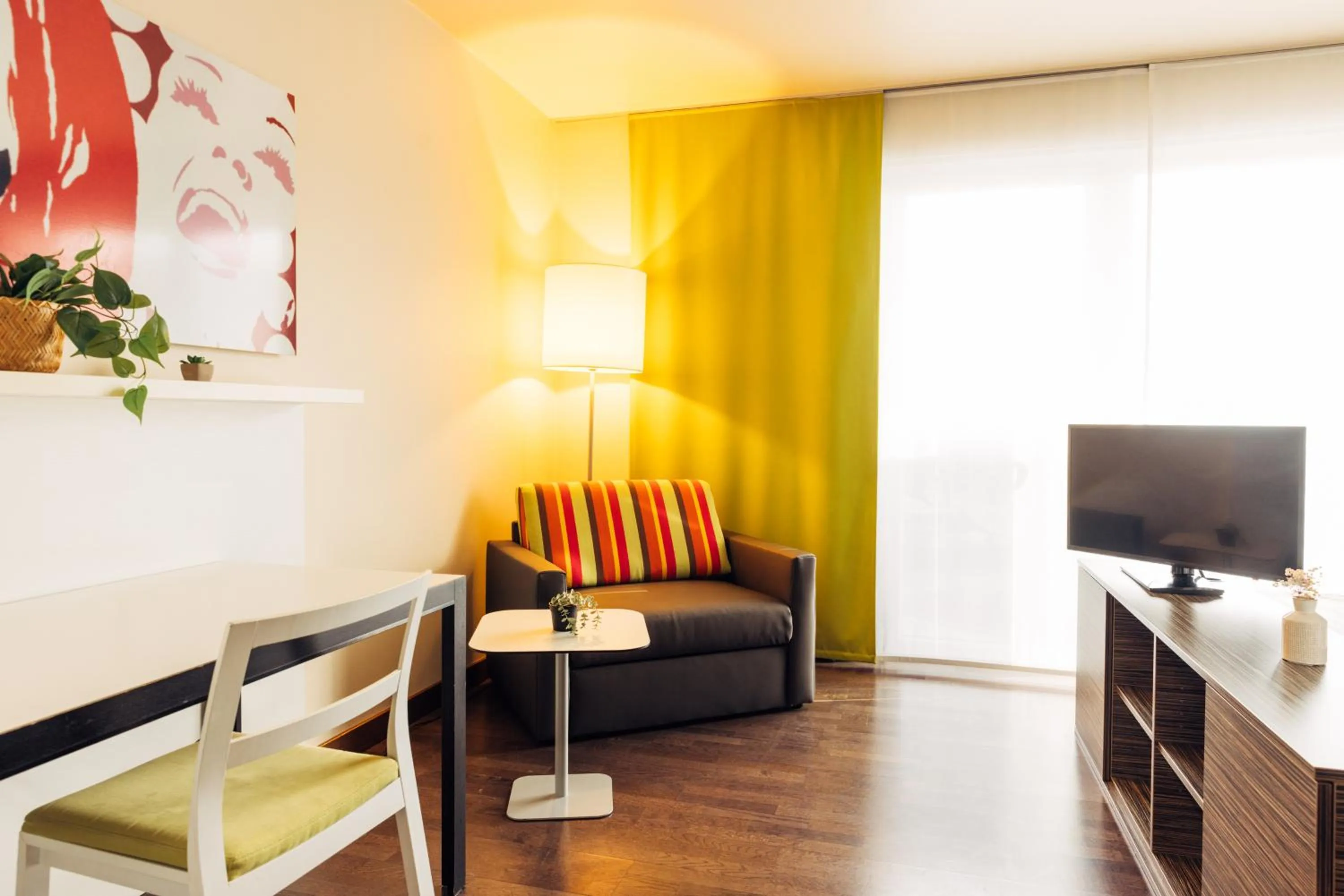 TV and multimedia in harry's home Hart bei Graz hotel & apartments