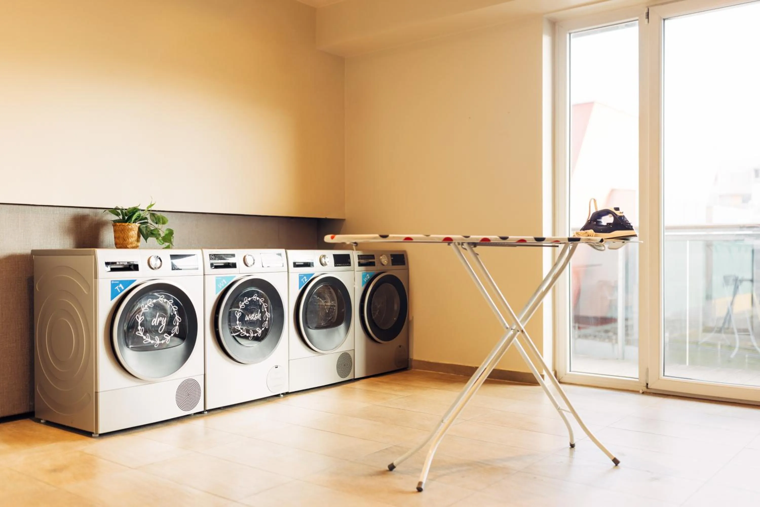 washing machine in harry's home Hart bei Graz hotel & apartments