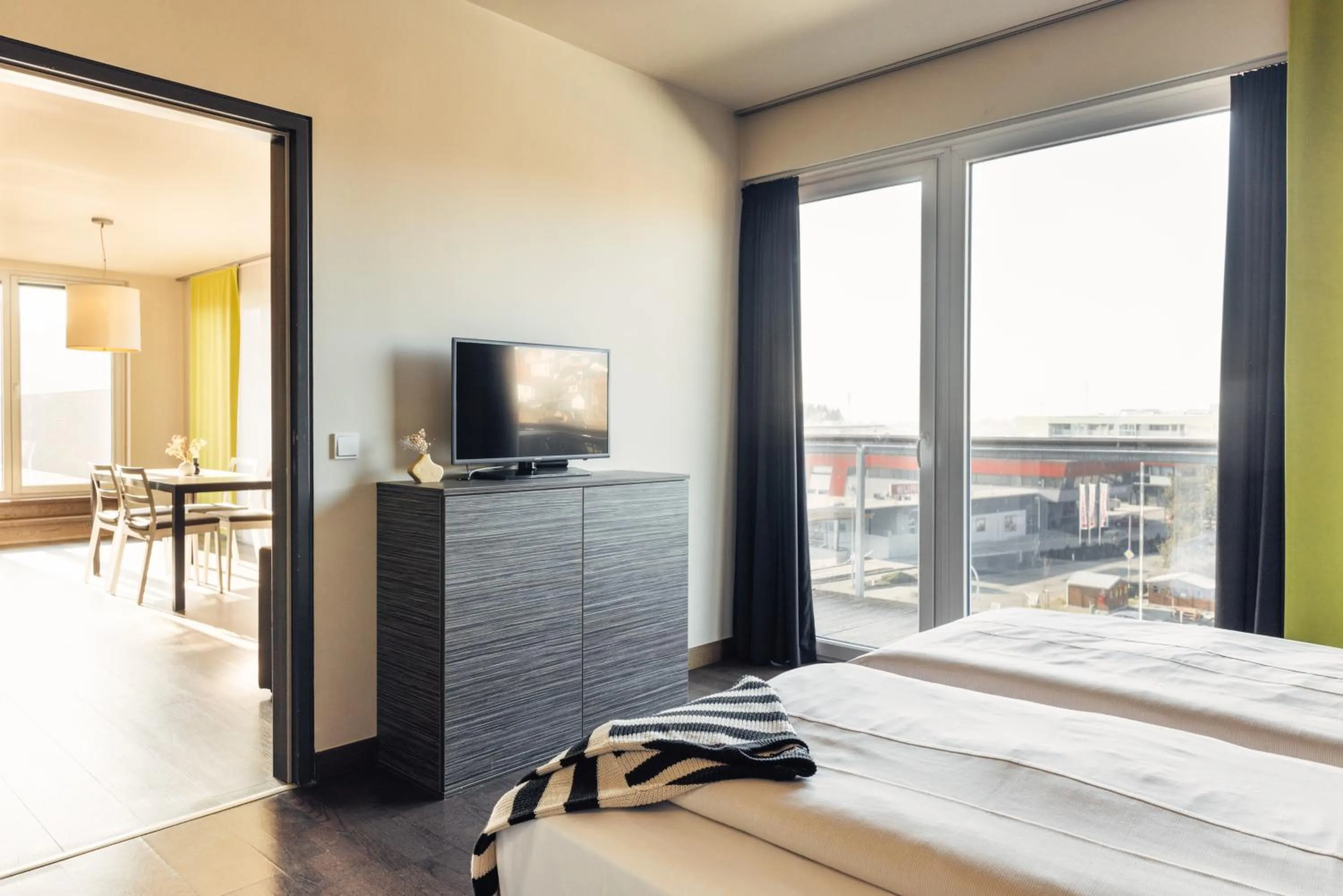 Communal lounge/ TV room, Bed in harry's home Hart bei Graz hotel & apartments