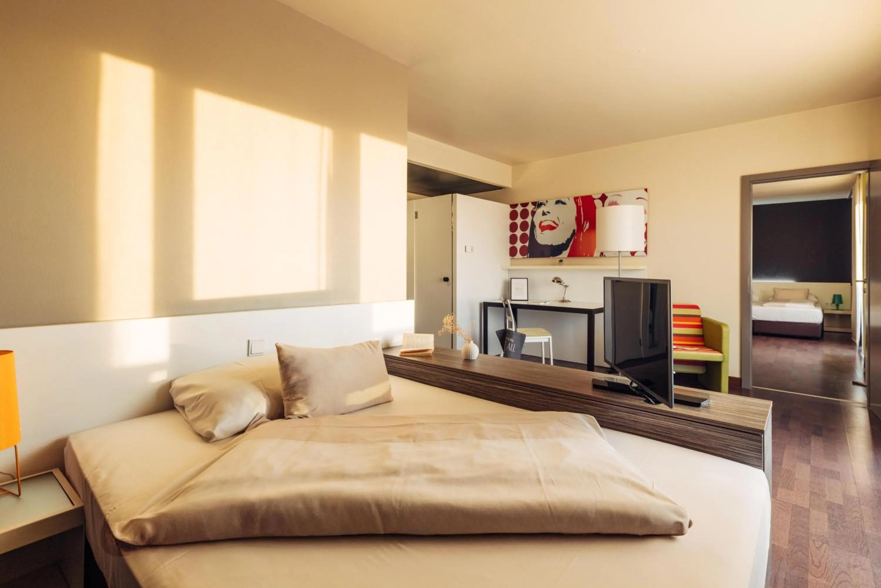 Photo of the whole room, Bed in harry's home Hart bei Graz hotel & apartments