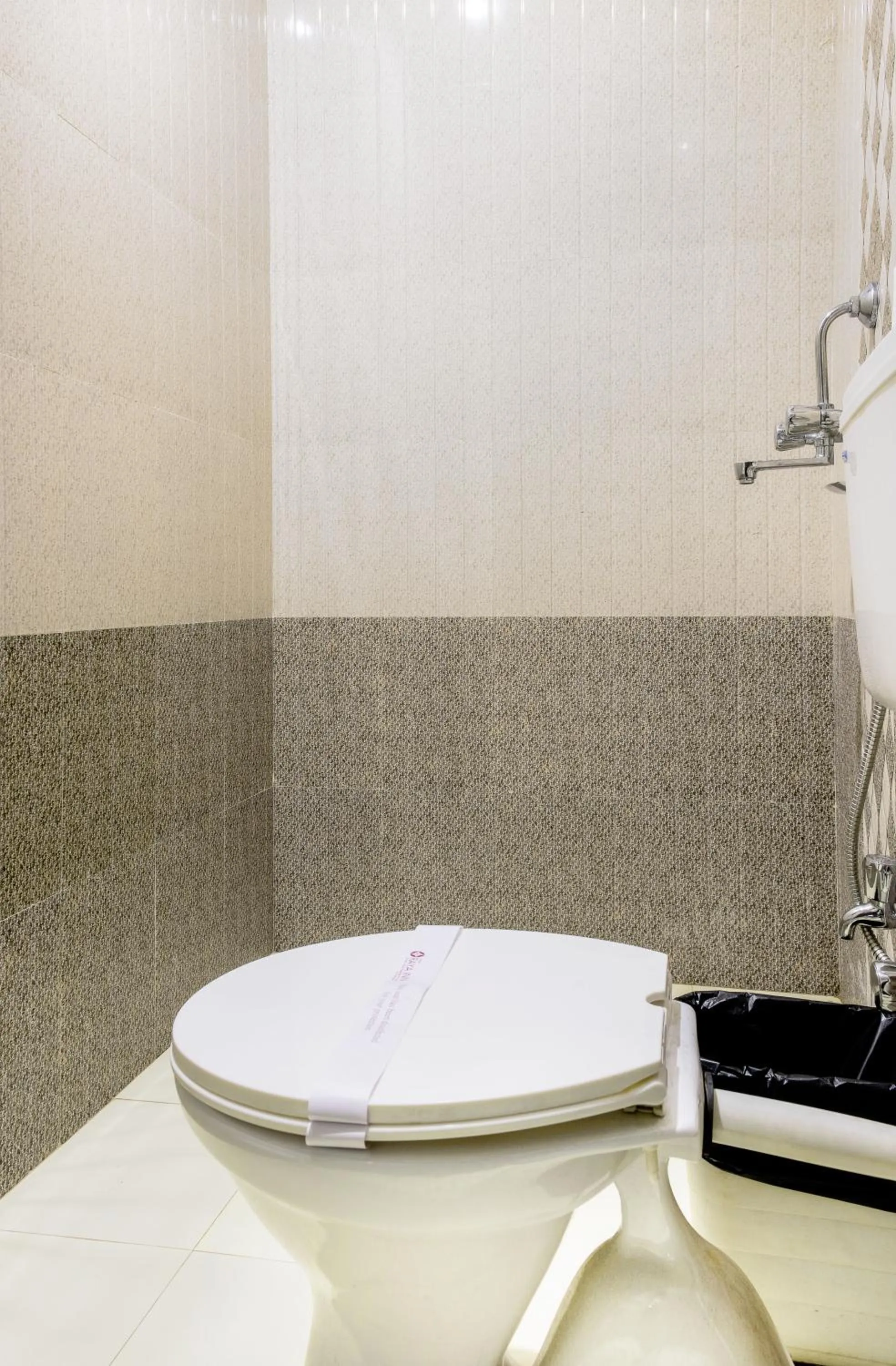 Bathroom in Hotel Raya Inn