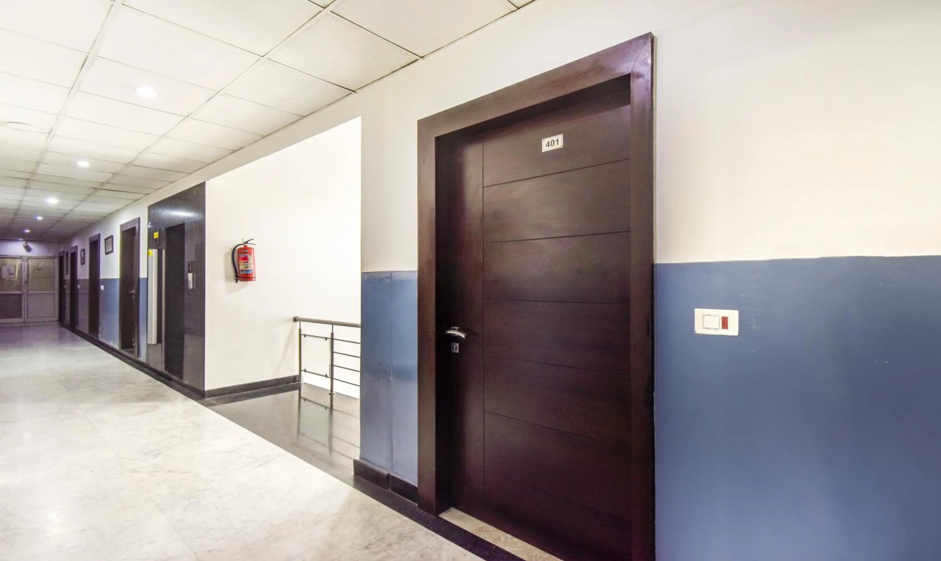 Property building in Hotel Raya Inn