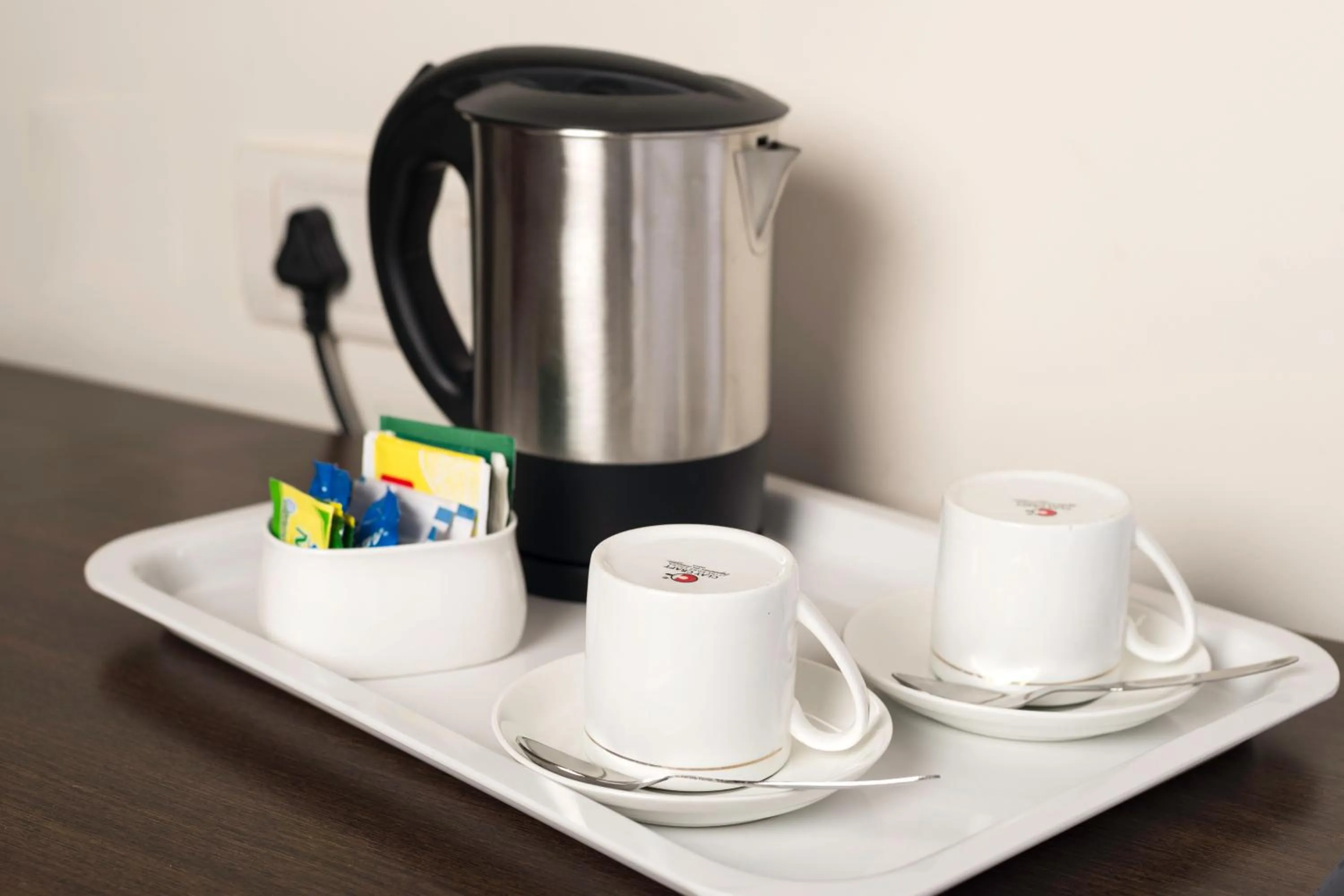 Coffee/tea facilities in Hotel Raya Inn