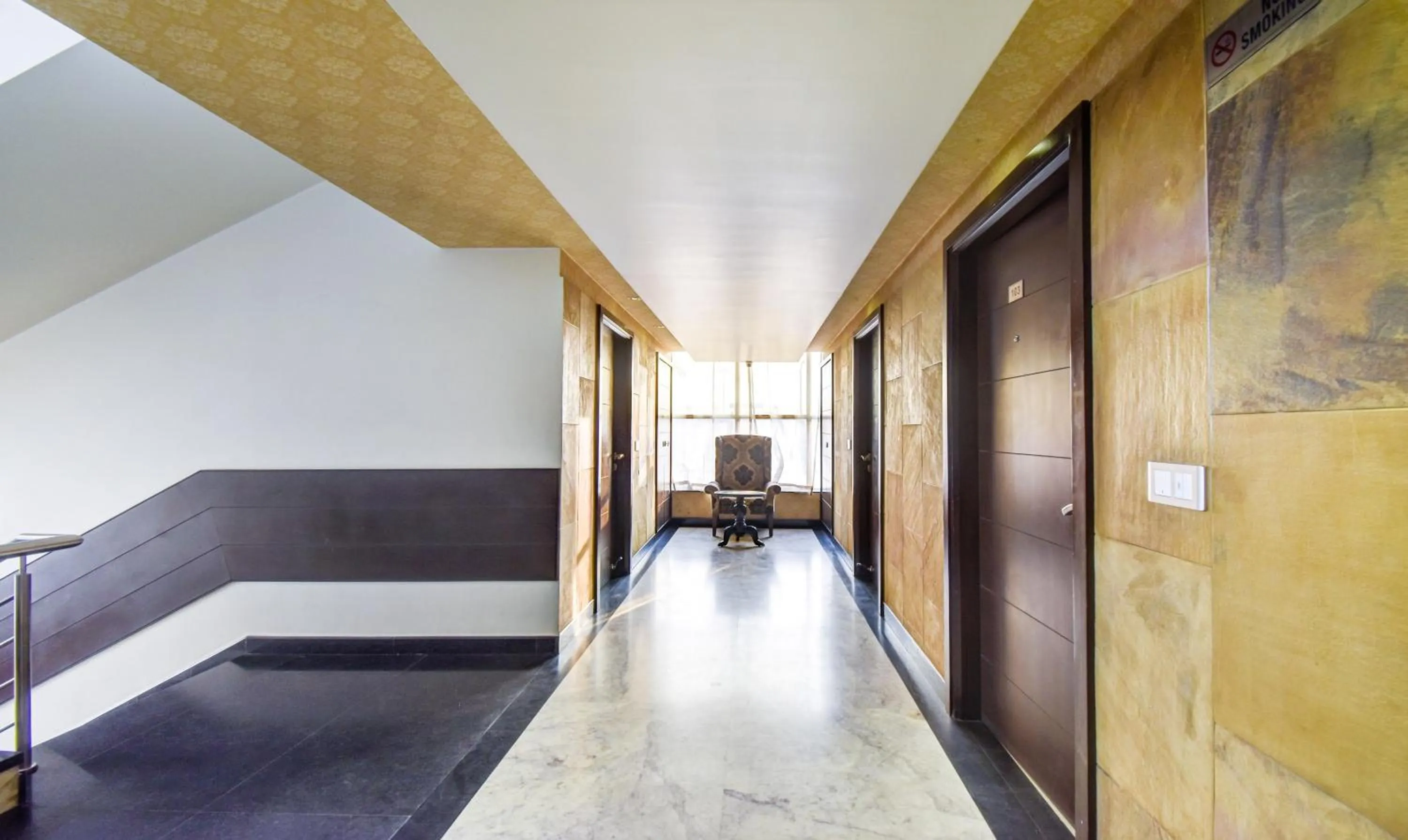 Property building, Bed in Hotel Raya Inn