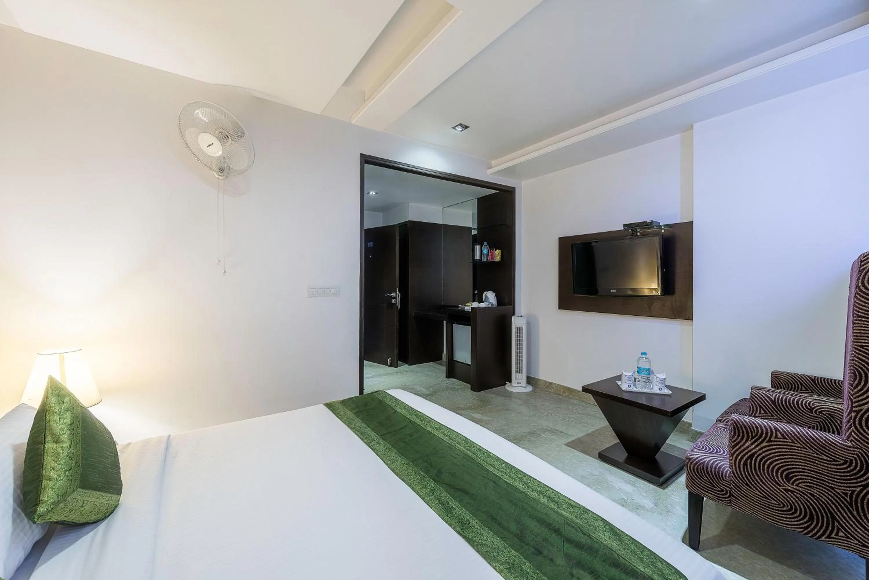 Bedroom in Hotel Raya Inn