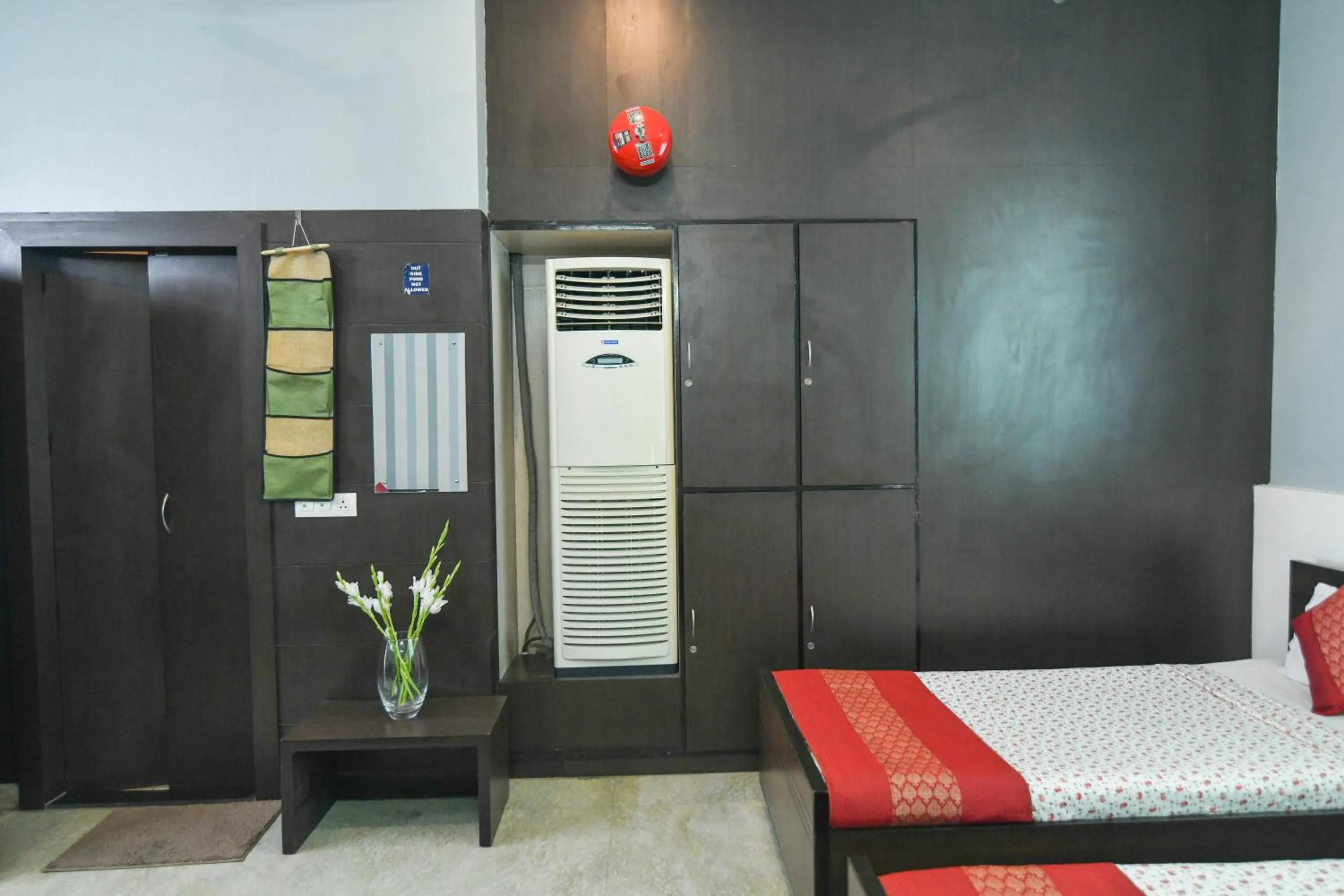 Photo of the whole room, Bed in Hotel Raya Inn