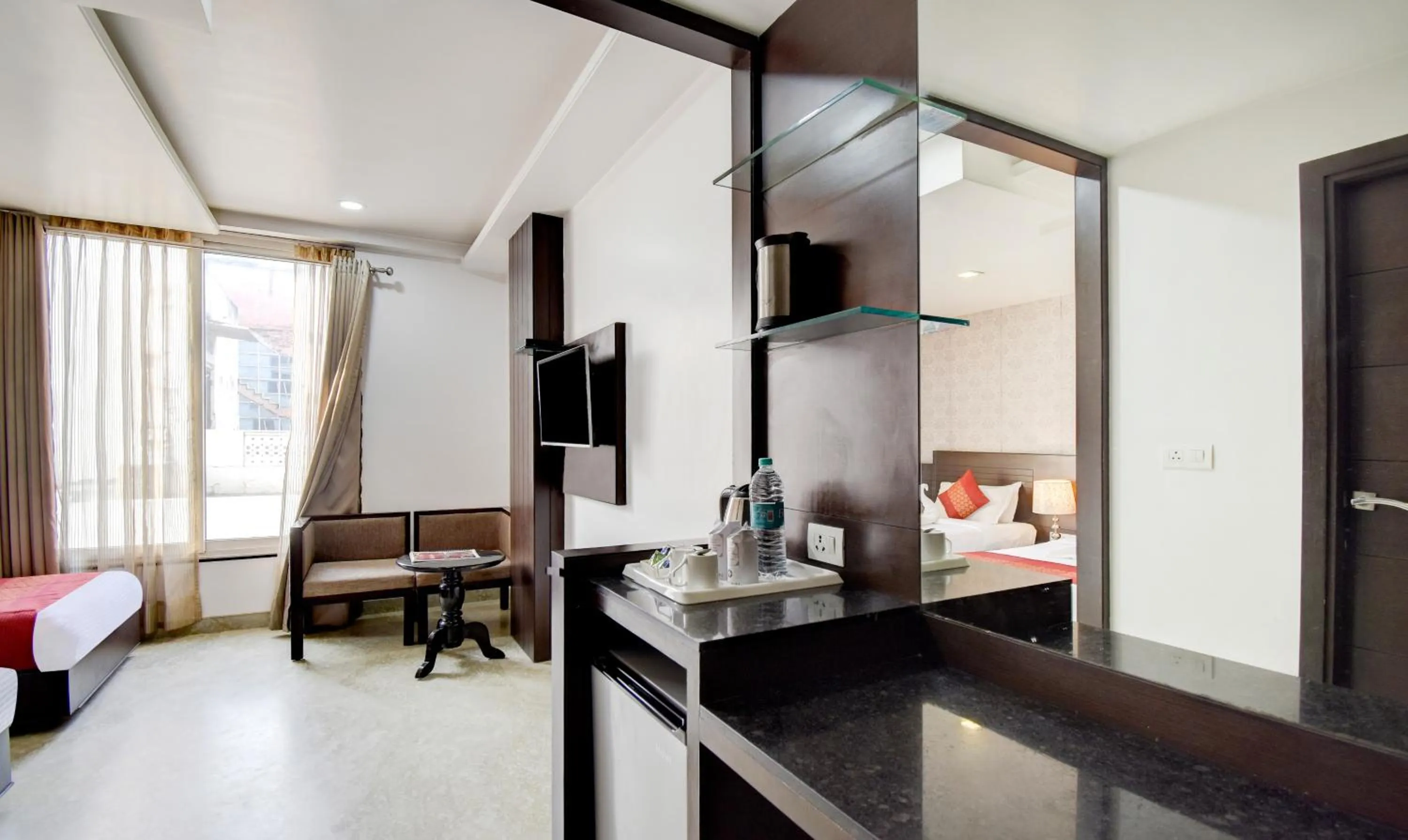 TV and multimedia, Bed in Hotel Raya Inn