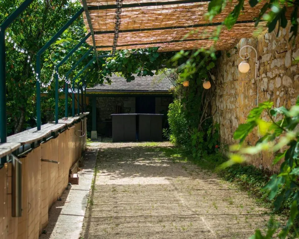 Text overlay in La Maison cachée du PAVILLON BELLEVUE