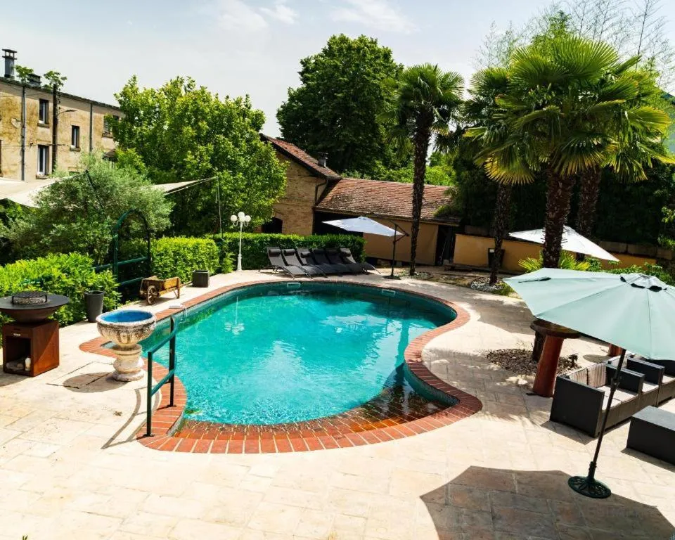 Swimming pool in La Maison cachée du PAVILLON BELLEVUE