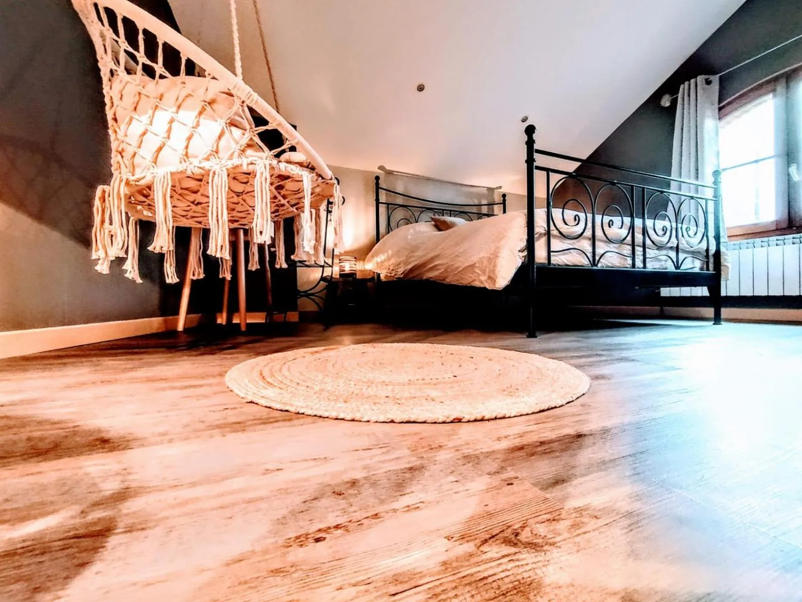 Bedroom in La Maison cachée du PAVILLON BELLEVUE