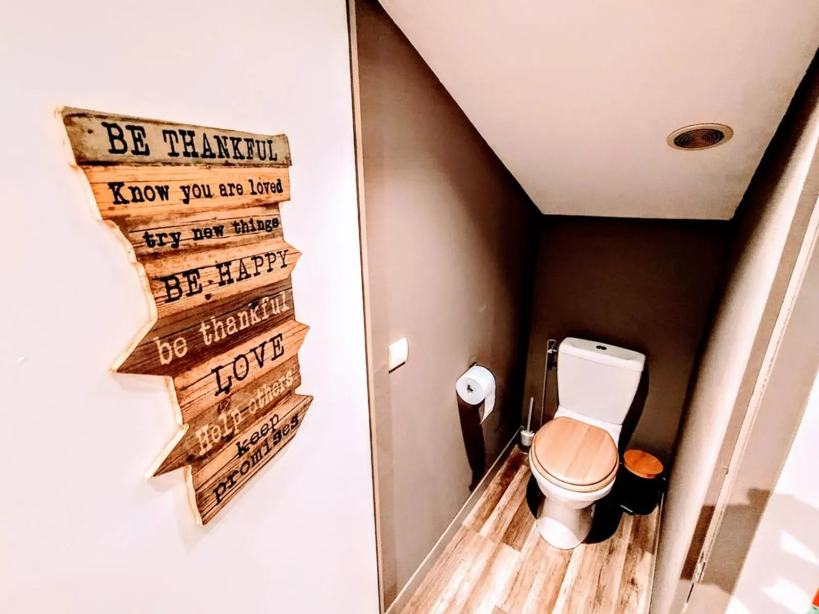 Toilet in La Maison cachée du PAVILLON BELLEVUE