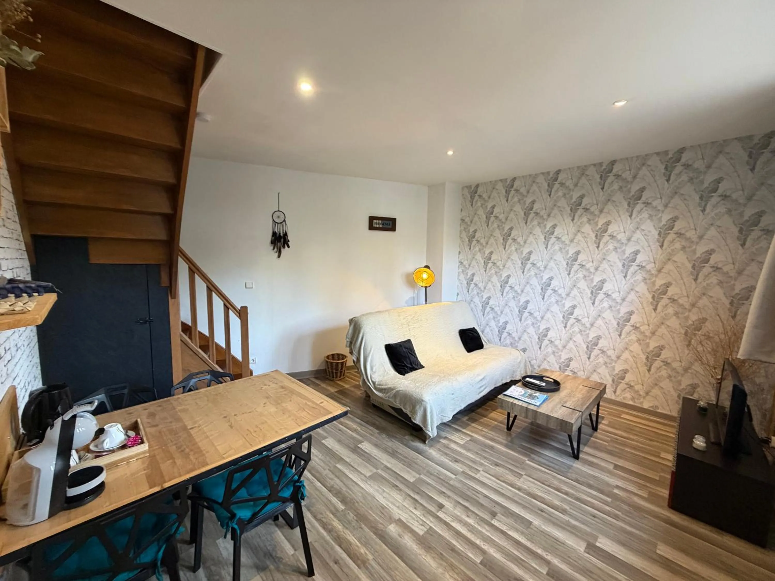 Seating area, Bed in La Maison cachée du PAVILLON BELLEVUE