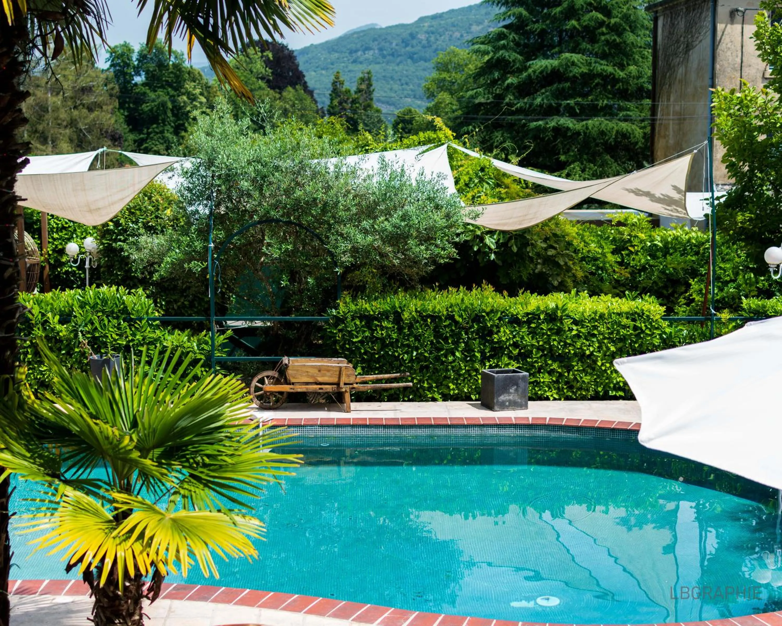 Swimming pool in La Maison cachée du PAVILLON BELLEVUE