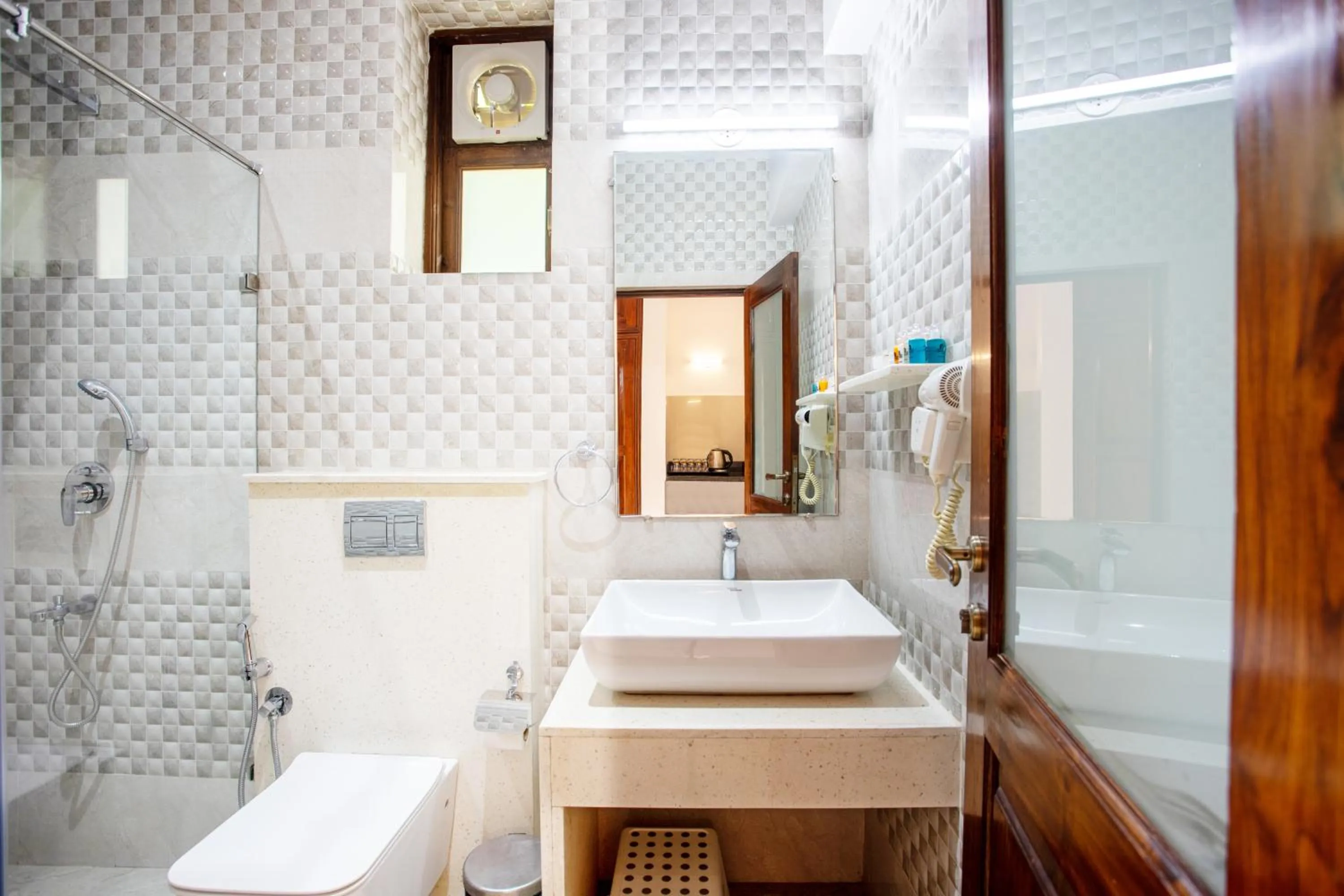 Shower in Cochichos Resort