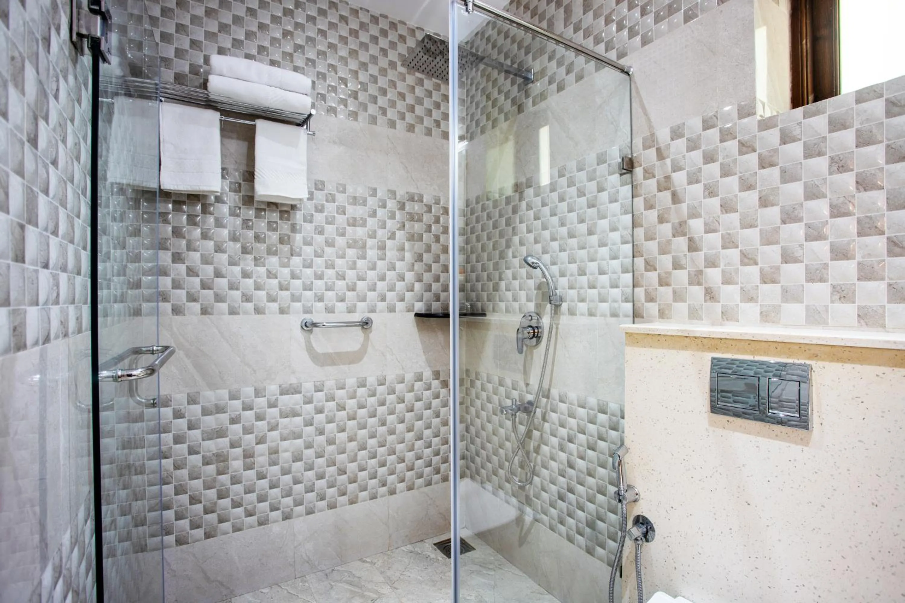 Shower in Cochichos Resort