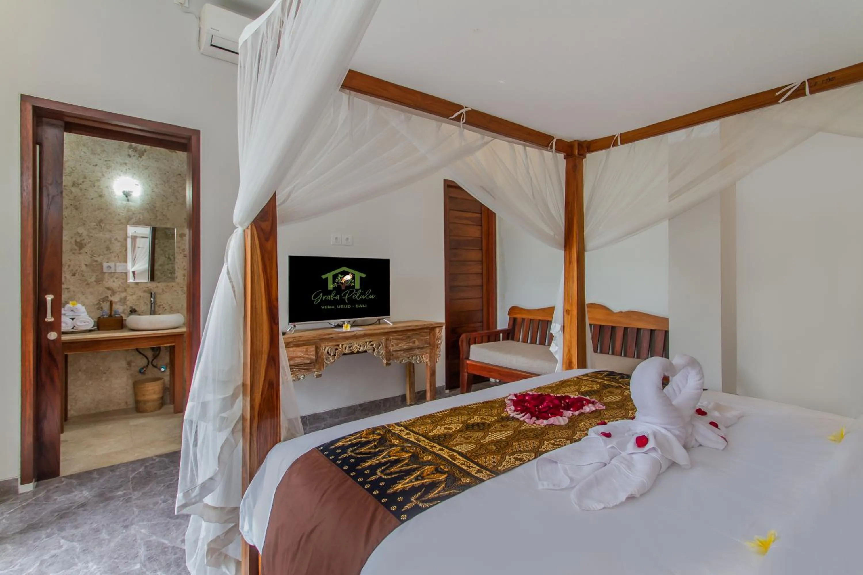 Bedroom, Bed in Graha Petulu Ubud by GenuineHost