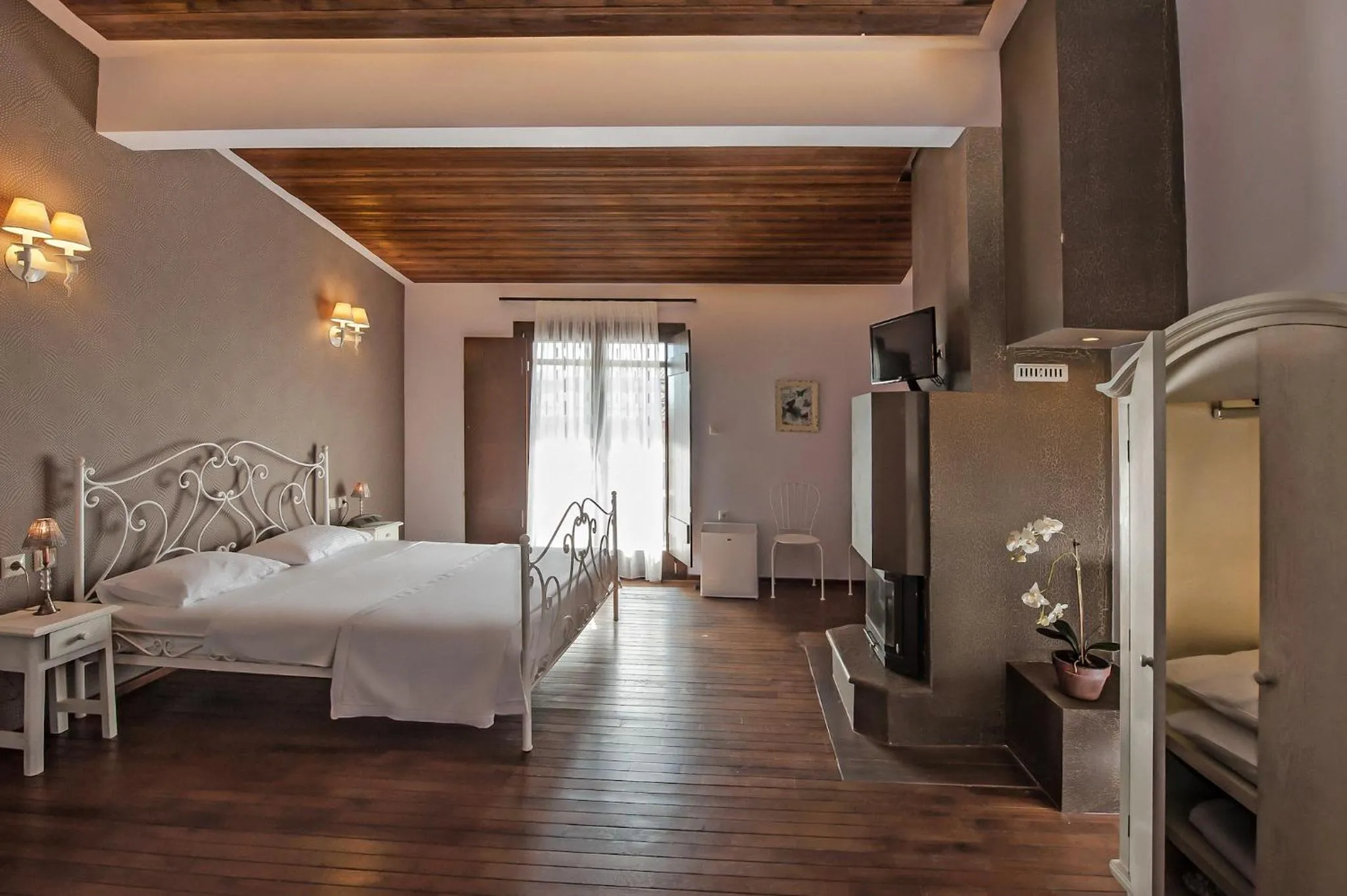 Bed in Polys Guest House