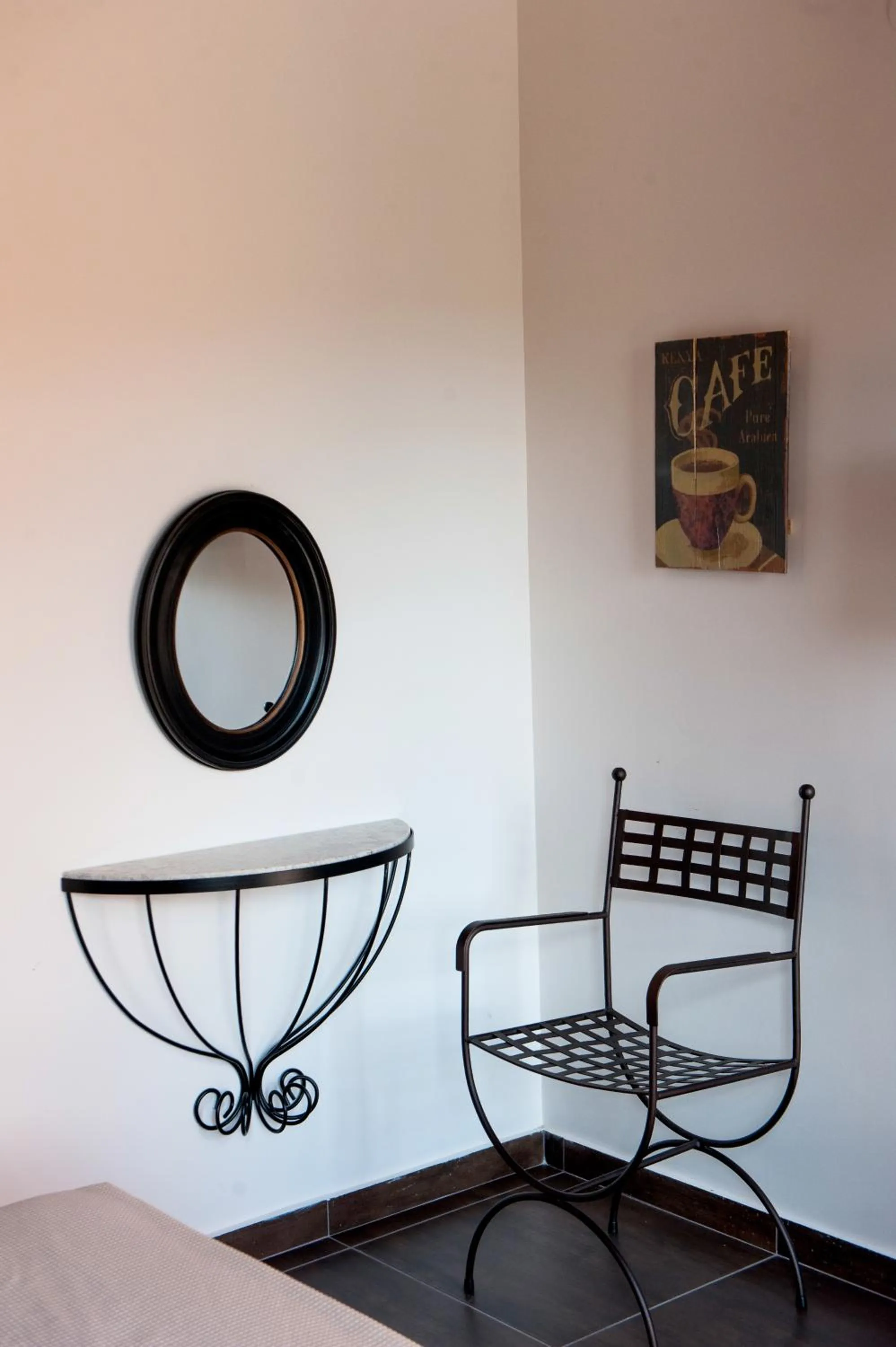 Photo of the whole room in Polys Guest House