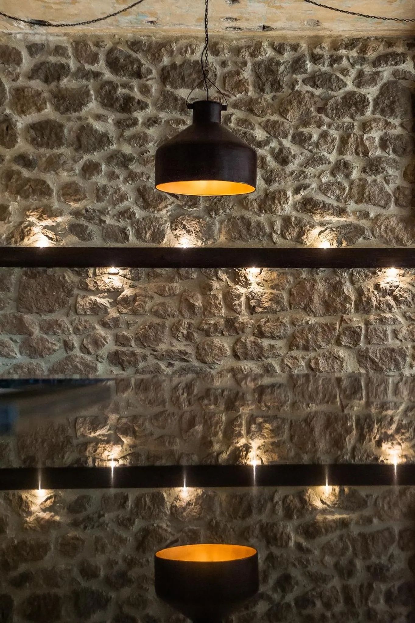 Restaurant/places to eat in Polys Guest House