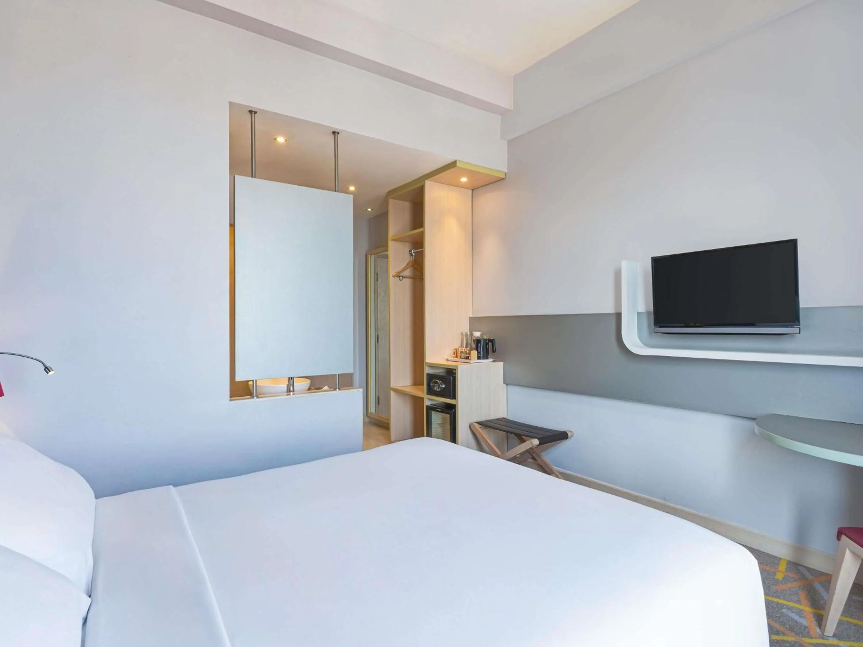 Bedroom, Bed in Ibis Styles Malang