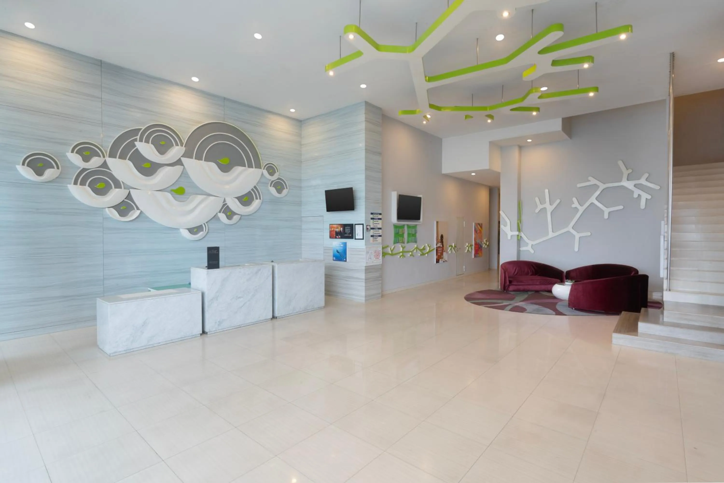 Lobby or reception in Ibis Styles Malang