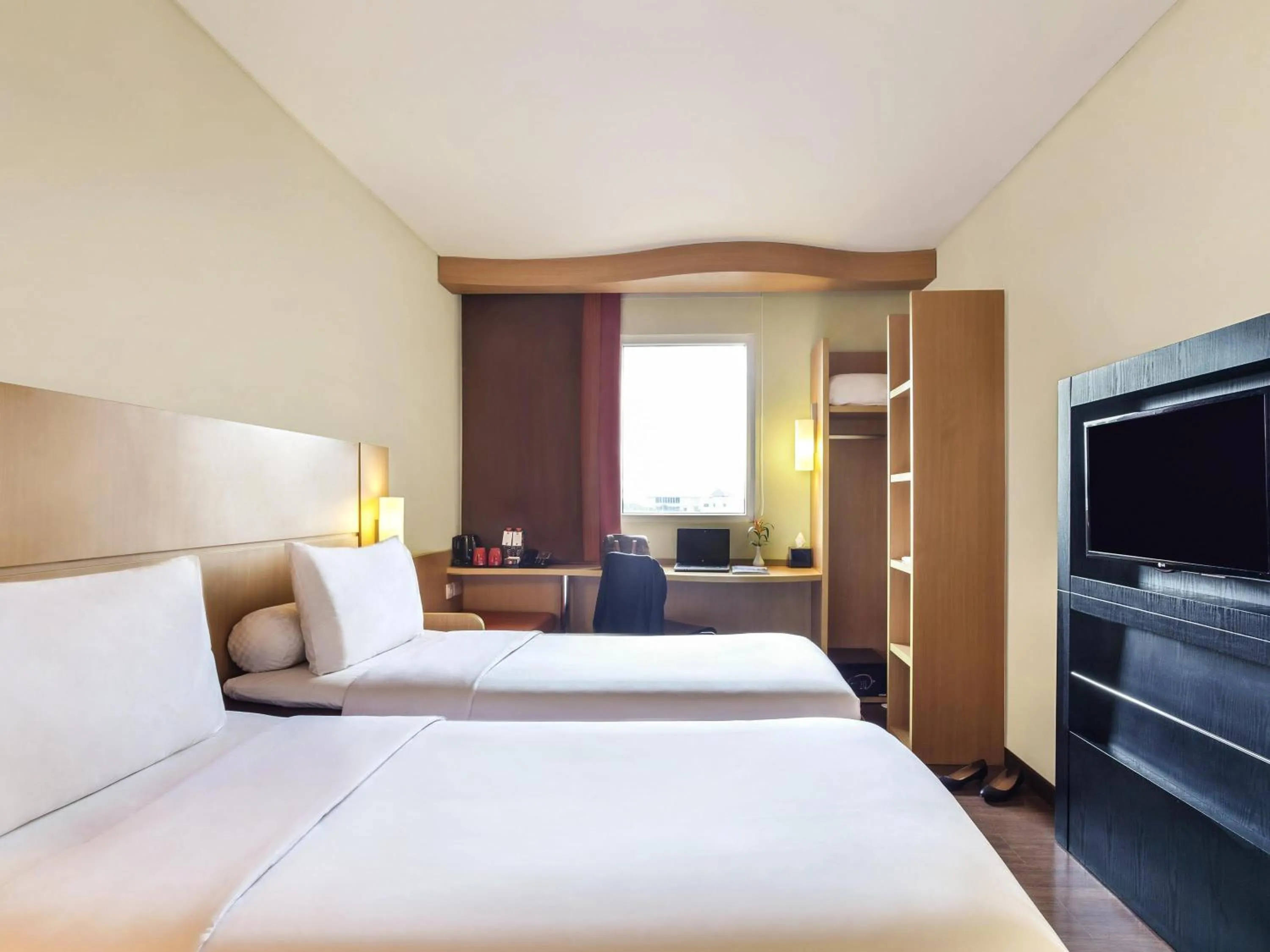 Property building, Bed in Ibis Surabaya City Center