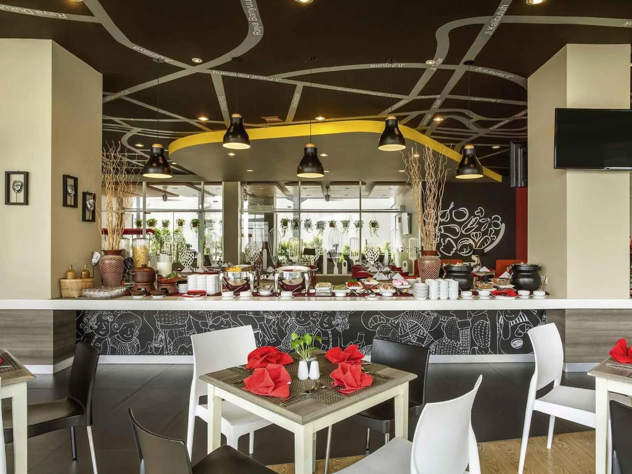 Restaurant/places to eat in Ibis Surabaya City Center