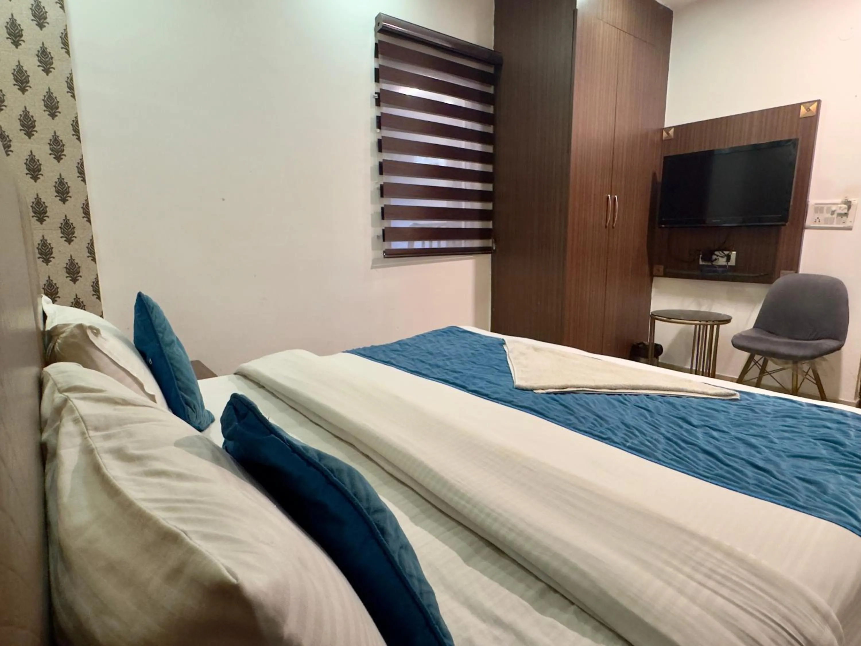 Bed in Hotel Pawan Plaza - Near BLK and Ganga Ram Hospital - Karol Bagh
