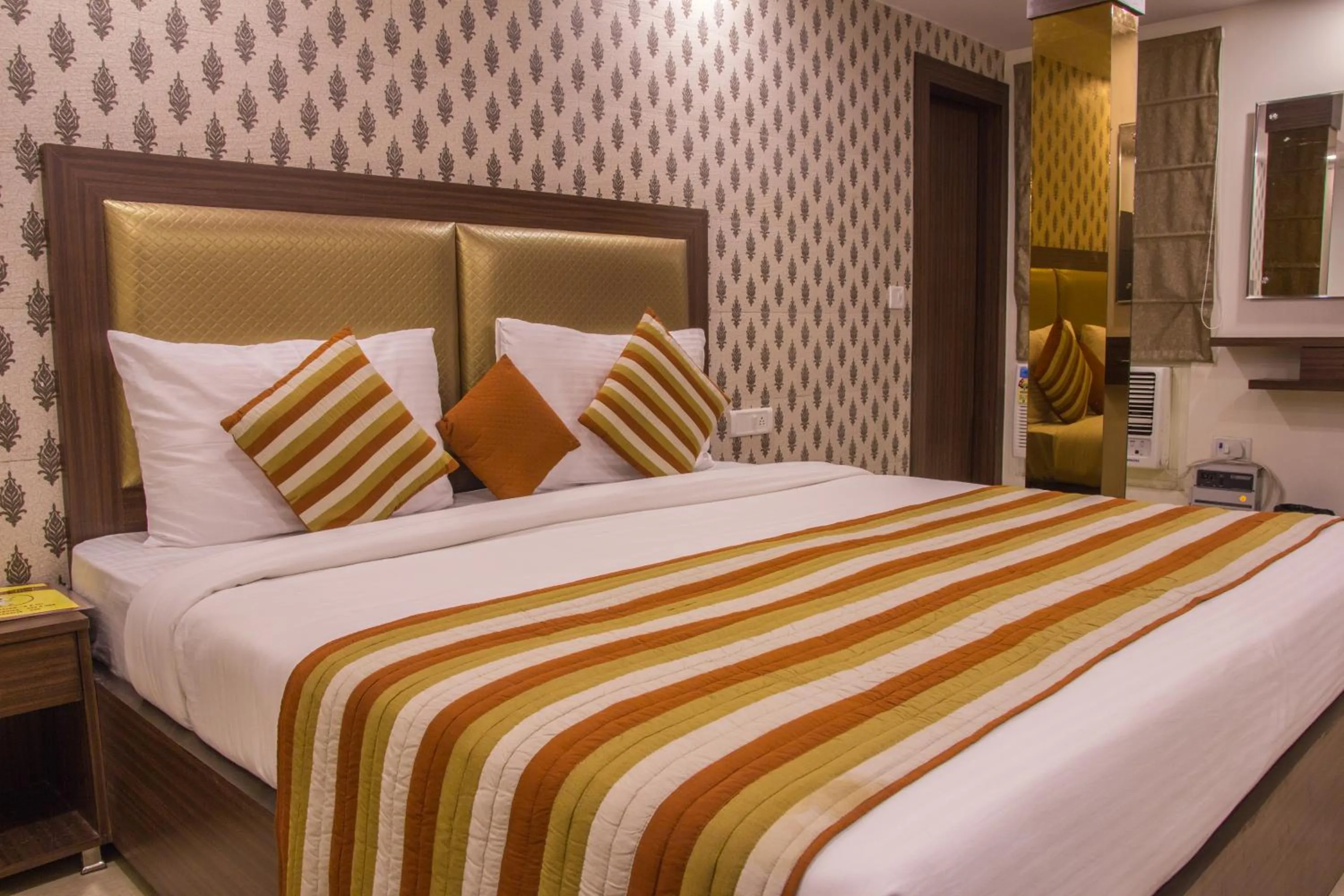 Bed in Hotel Pawan Plaza - Near BLK and Ganga Ram Hospital - Karol Bagh