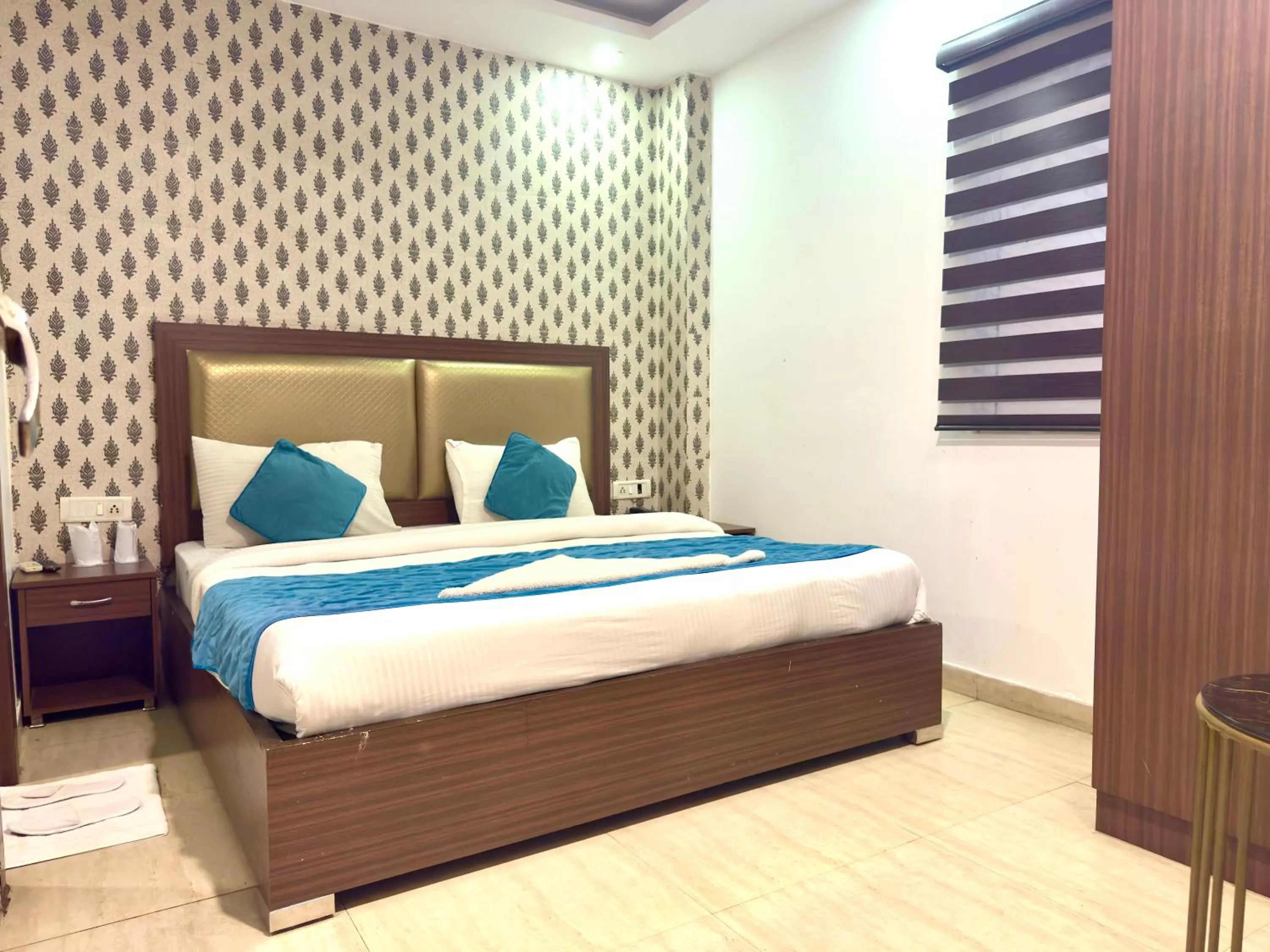 Bed in Hotel Pawan Plaza - Near BLK and Ganga Ram Hospital - Karol Bagh