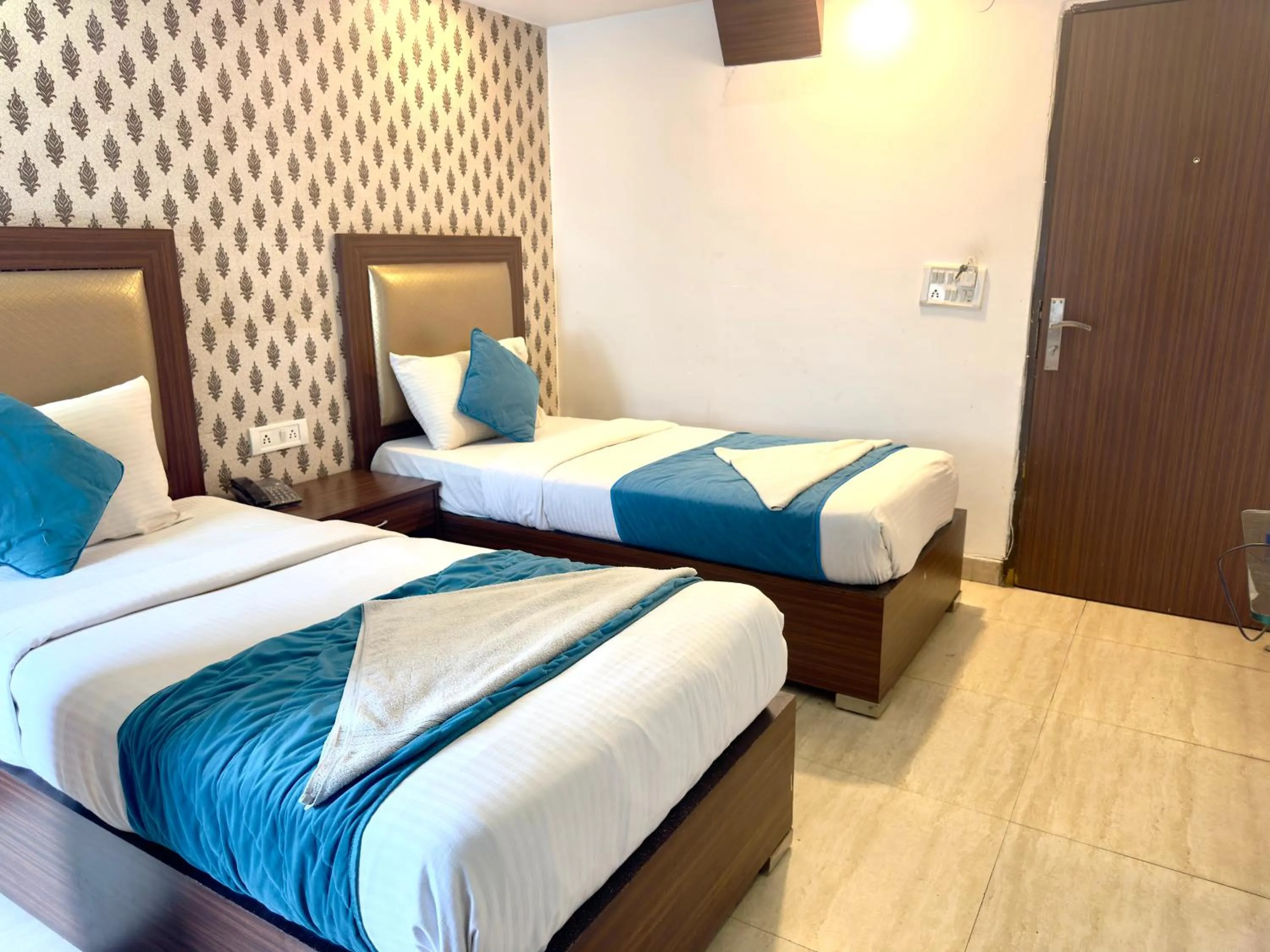 Bed in Hotel Pawan Plaza - Near BLK and Ganga Ram Hospital - Karol Bagh