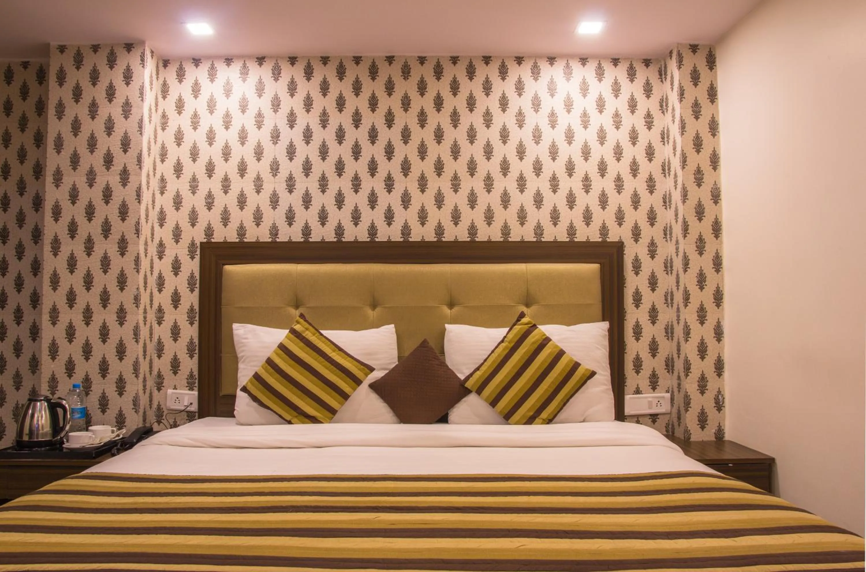 Bed in Hotel Pawan Plaza - Near BLK and Ganga Ram Hospital - Karol Bagh