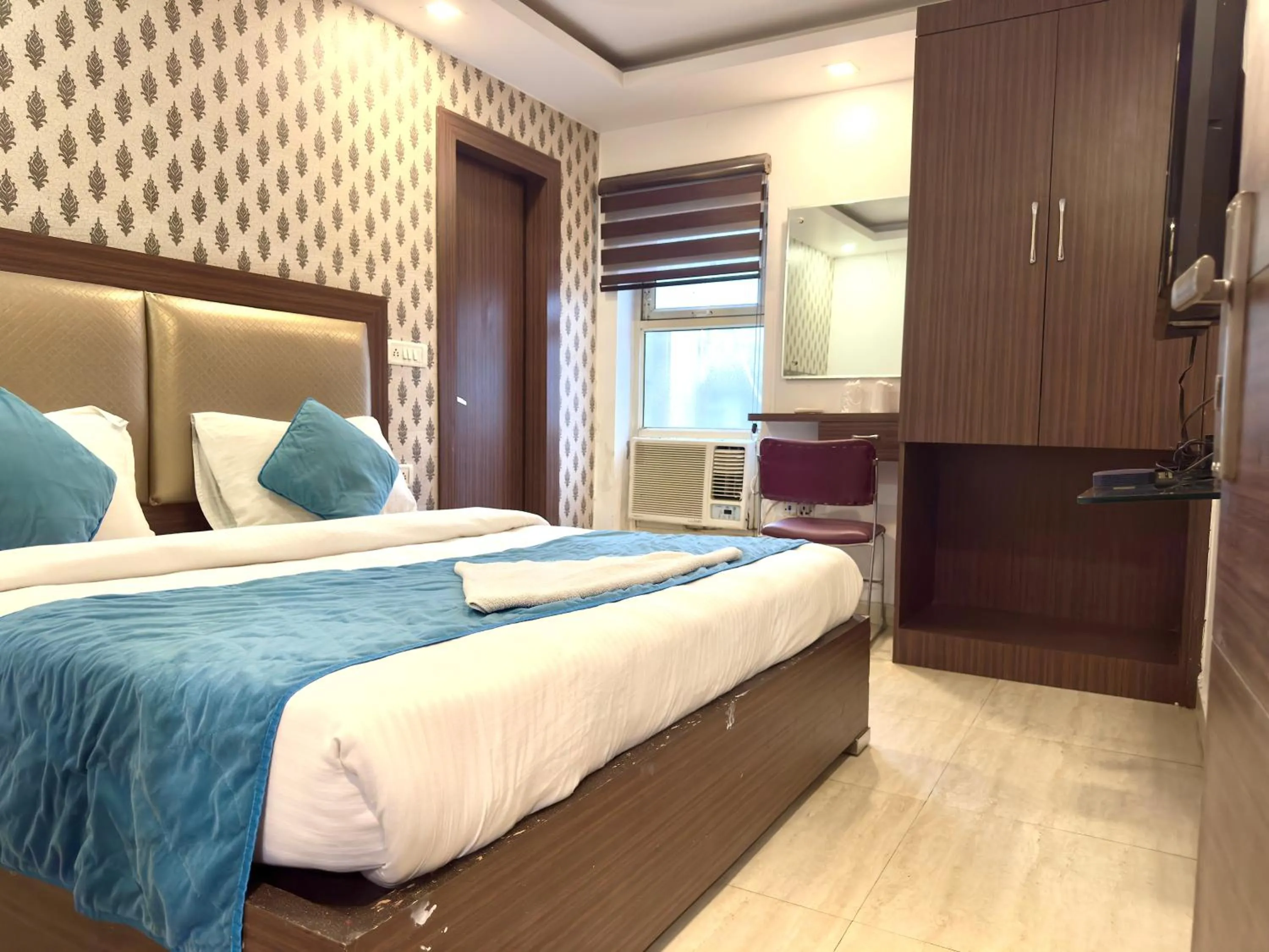Bed in Hotel Pawan Plaza - Near BLK and Ganga Ram Hospital - Karol Bagh