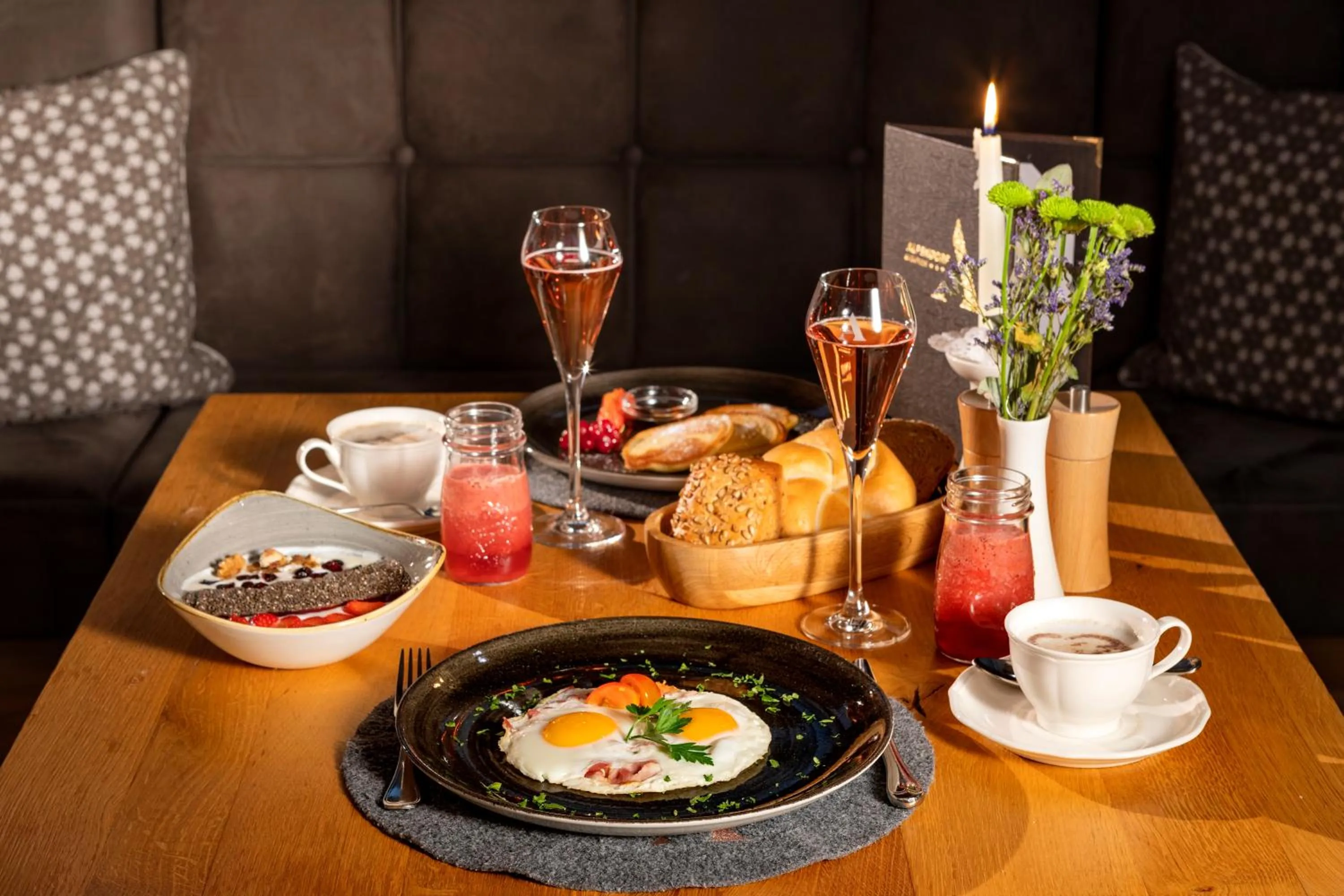 Buffet breakfast in Aktivhotel Alpendorf