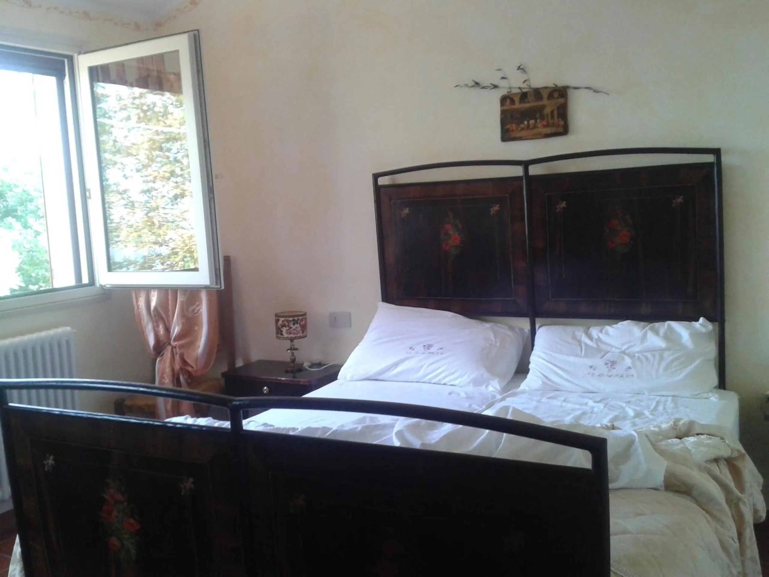 Decorative detail, Bed in B&B Le Due Rocche