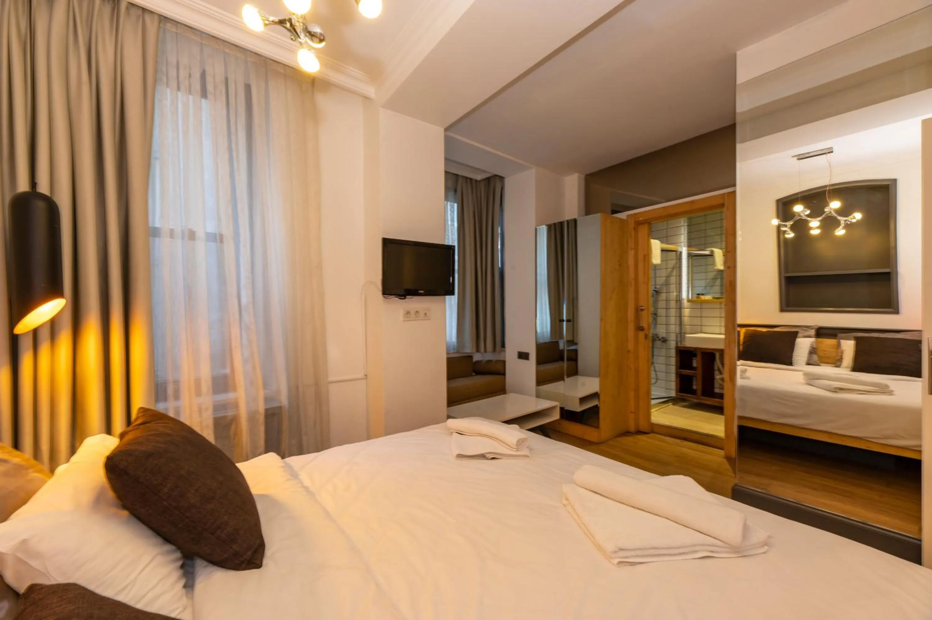 Bedroom, TV/Entertainment Center in Pera Line Cihangir