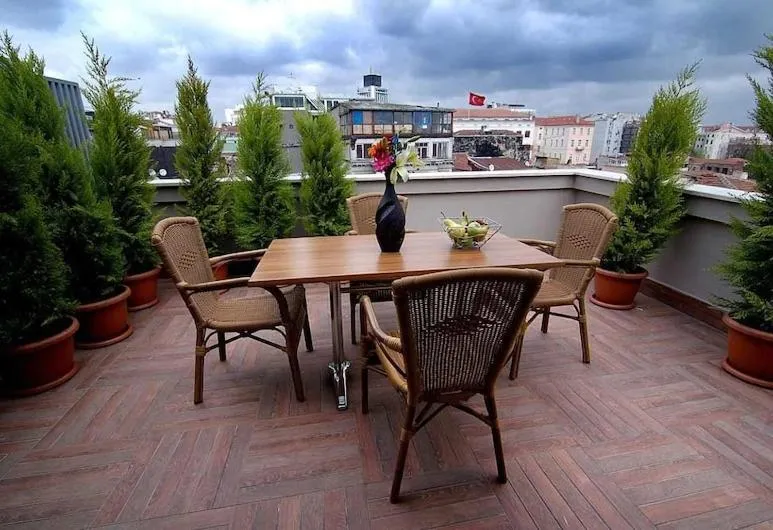 Patio in Pera Line Cihangir