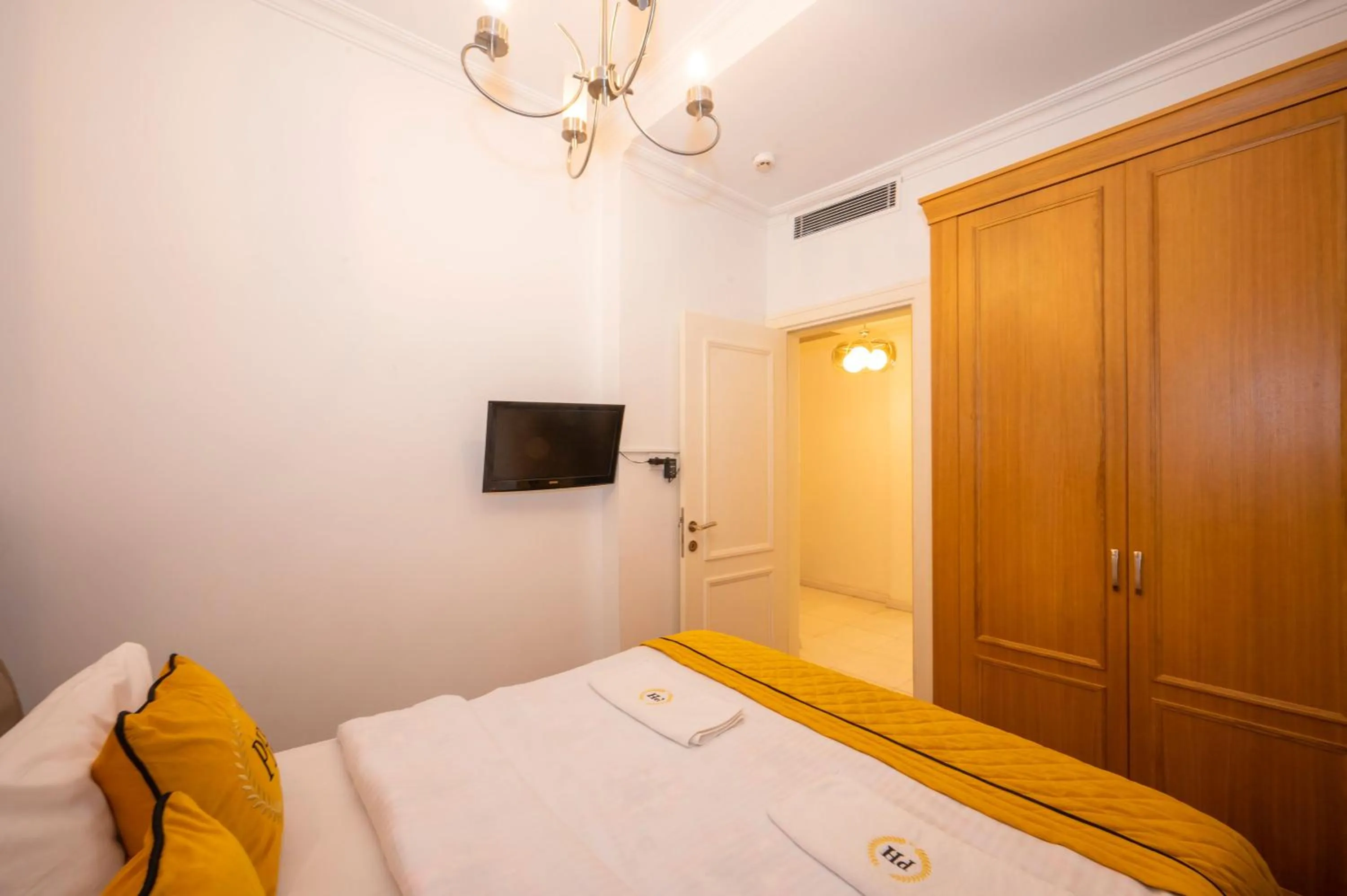 Bed, TV/Entertainment Center in Pera Line Cihangir