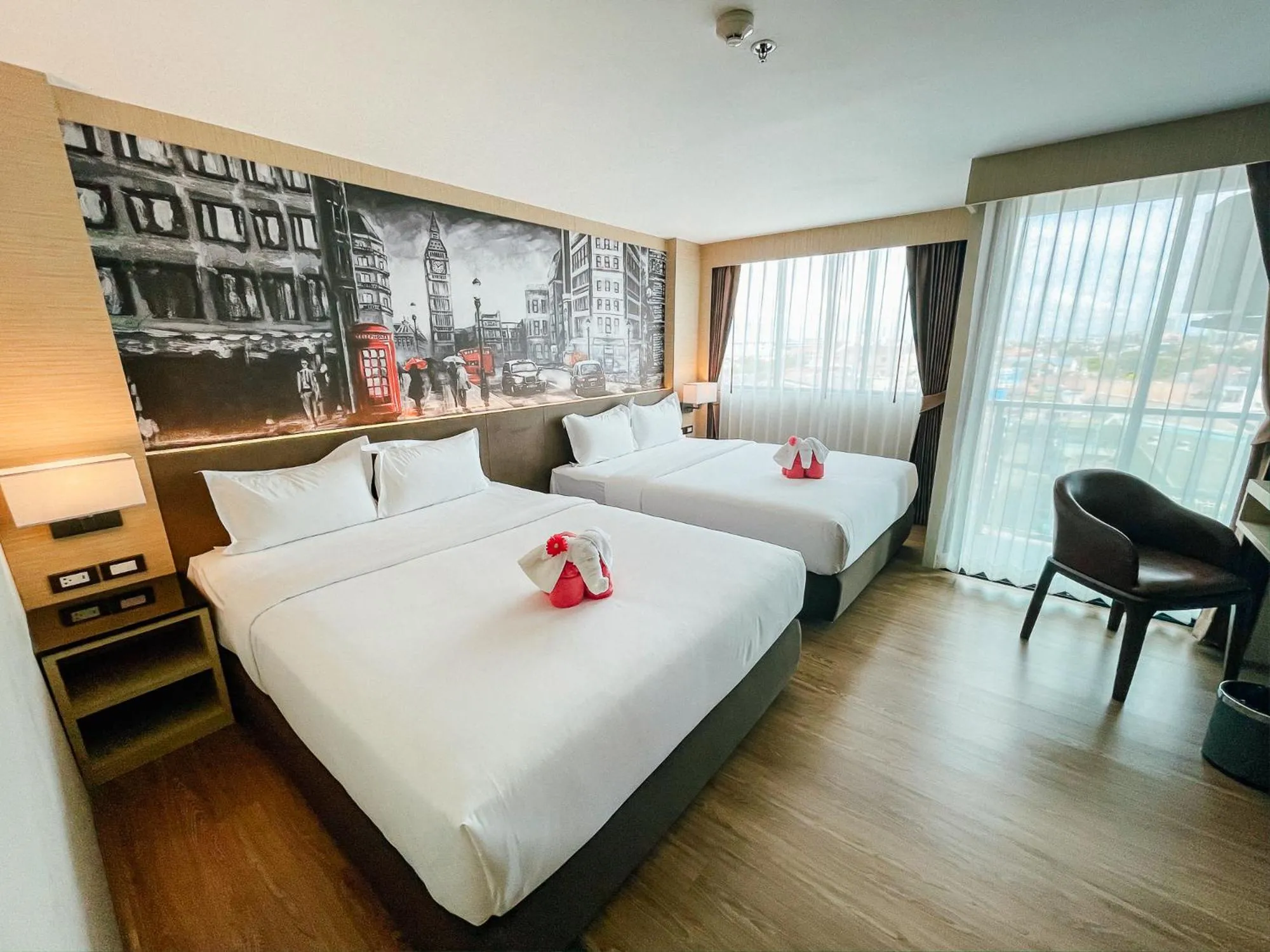 Photo of the whole room, Bed in GLOW Pattaya