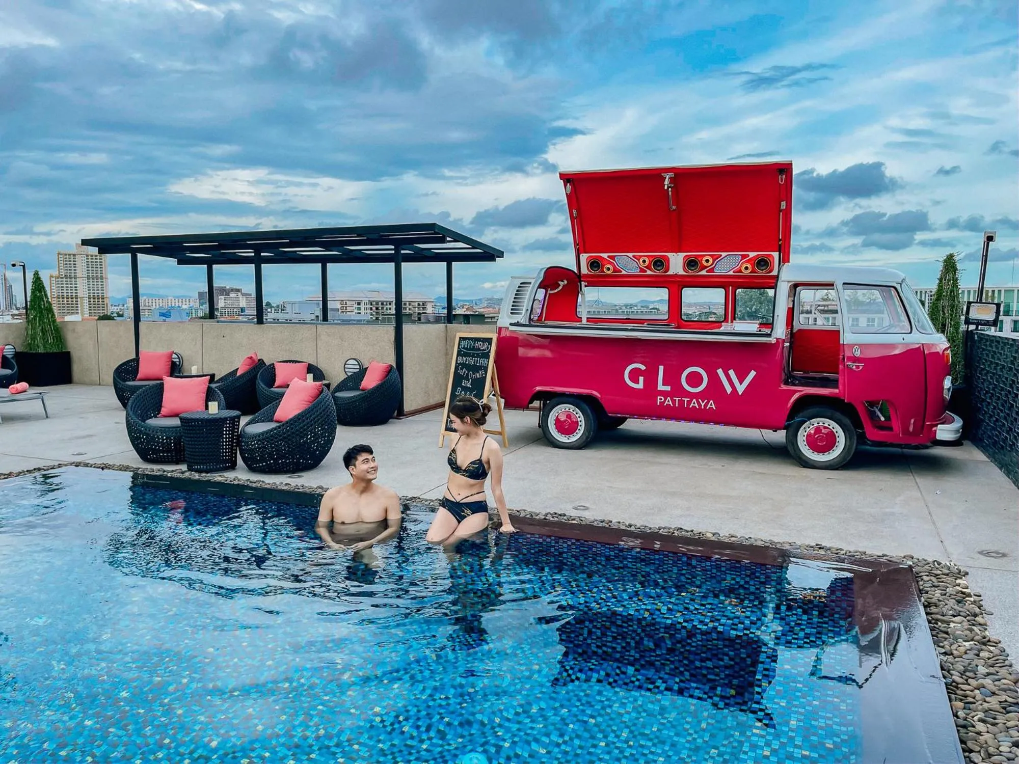 Restaurant/places to eat in GLOW Pattaya