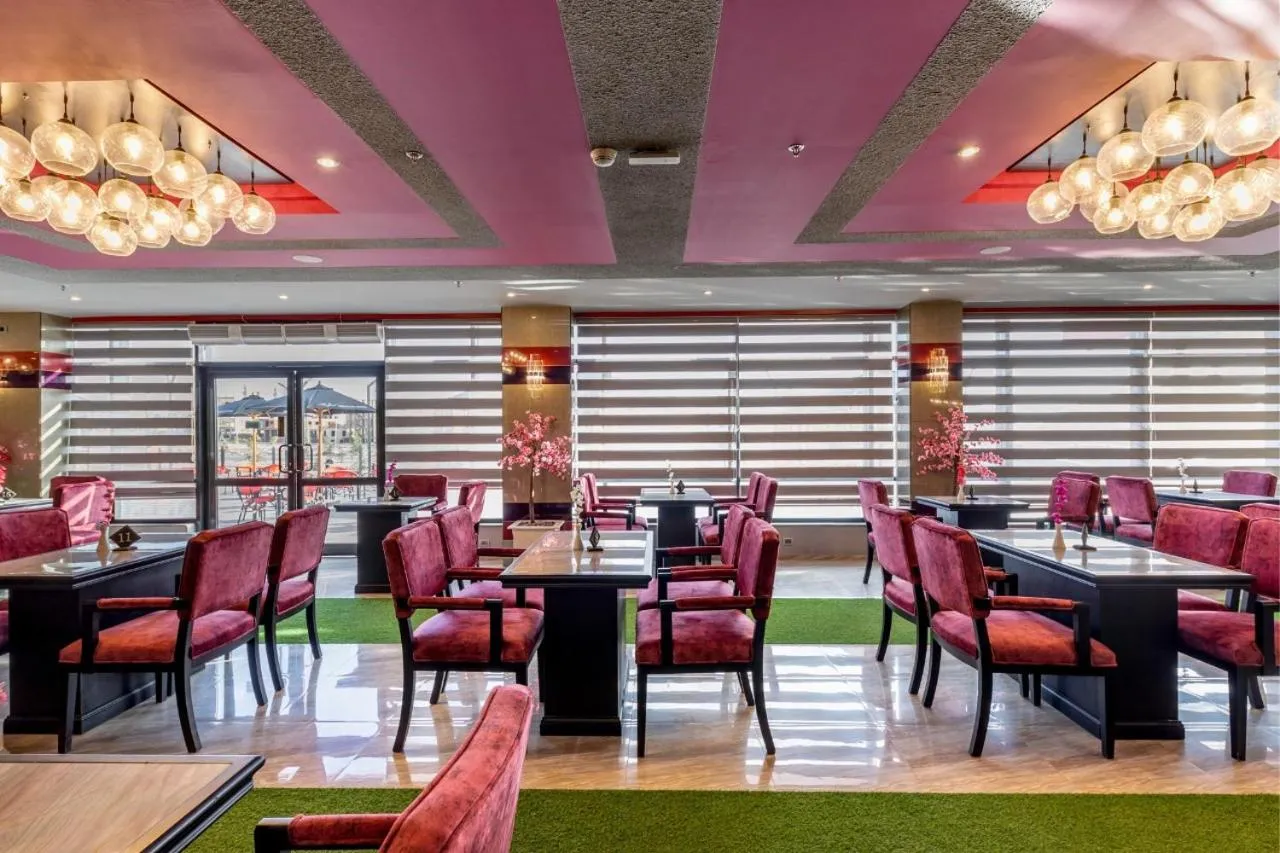 Restaurant/places to eat in Royal Day Plaza Hotel