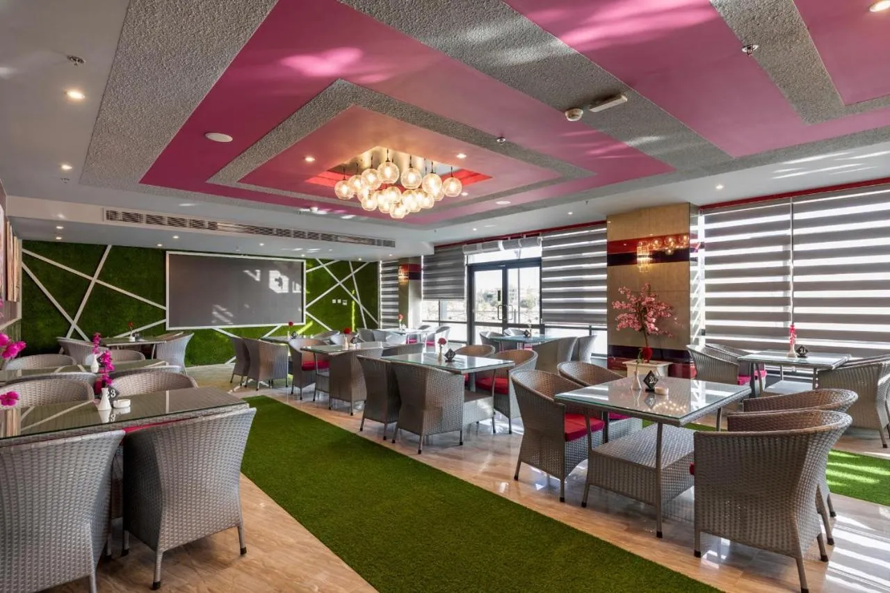 Restaurant/places to eat in Royal Day Plaza Hotel