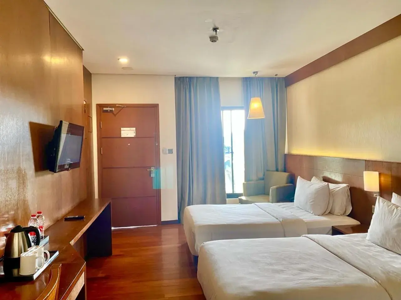 Deluxe Twin Room without Balcony in Oak Tree Emerald Hotel & Coventions Semarang Deluxe Twin Room without Balcony in Oak Tree Emerald Hotel & Coventions Semarang