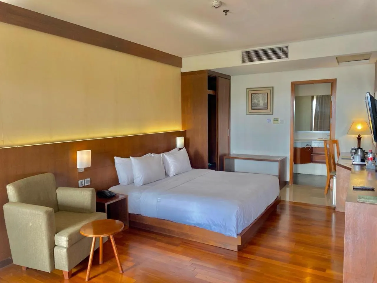Bed in Oak Tree Emerald Hotel & Coventions Semarang