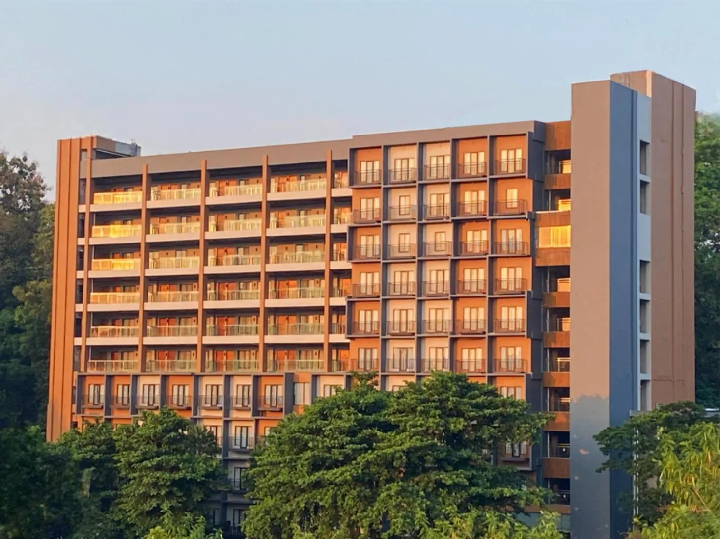 Property building in Oak Tree Emerald Hotel & Coventions Semarang